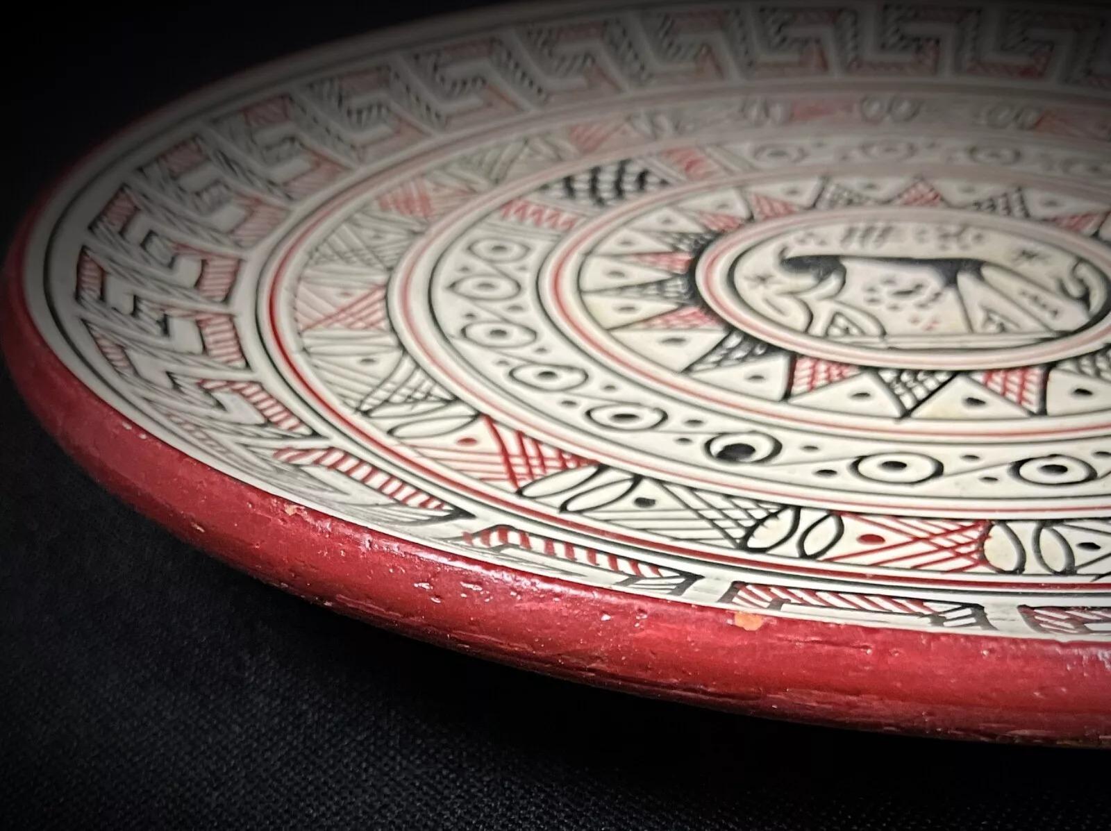 Charming Handmade Rhodes Museum Replica Plate in 750 B.C. Geometric - 2Y329 In Good Condition For Sale In Bordeaux, FR