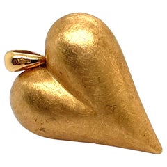 Charming Heart Pendant in 18 Karat Yellow Gold