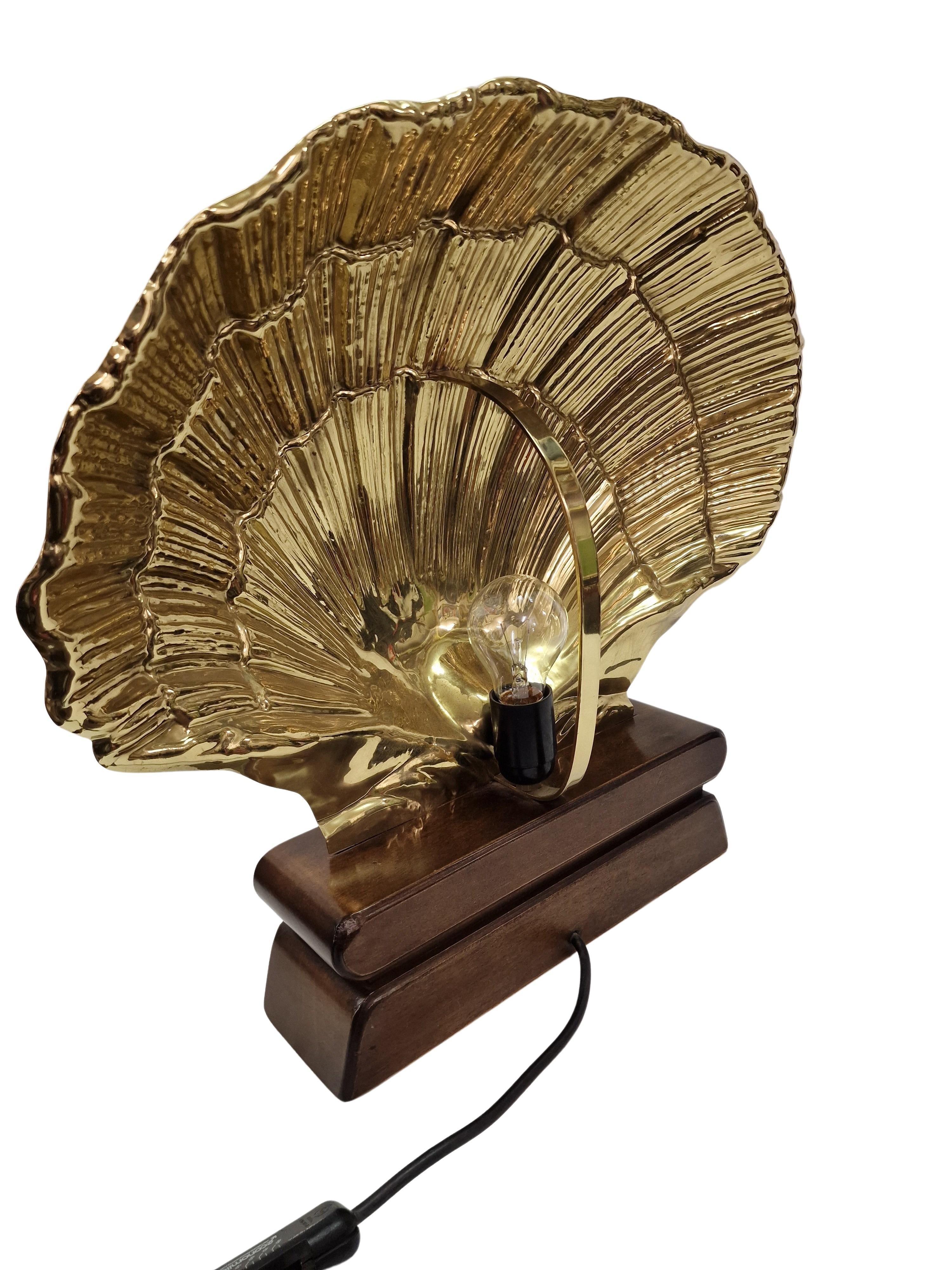 Spectacular eye-catcher in your interior. It is a table lamp / floor lamp designed in the shape of a shell, a Venus shell on a base. The wonderful object was made in the 70s of the 20th century. 

The shell is particularly large and detailed,