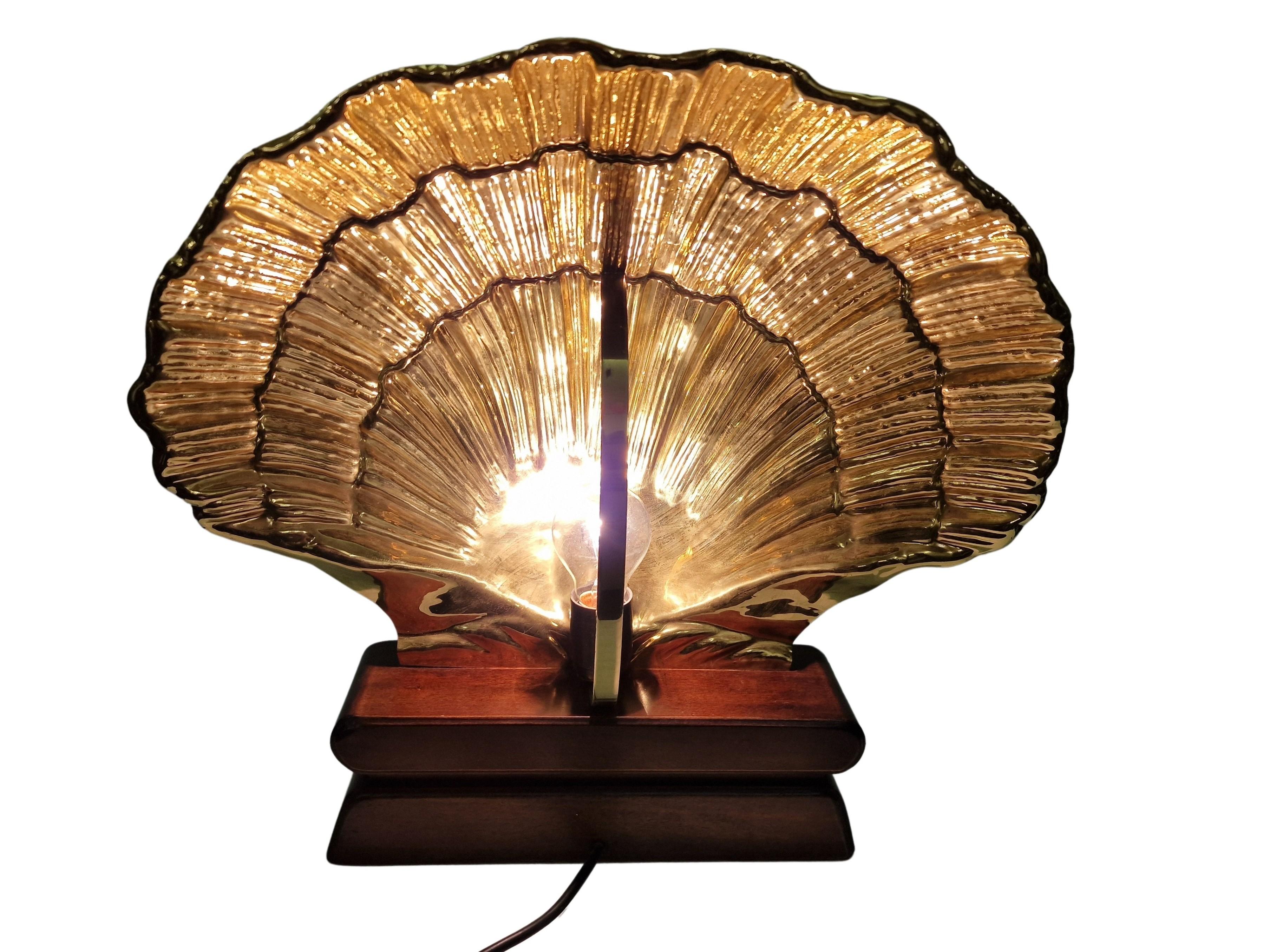 Hollywood Regency Charming huge table shell lamp, venus, metal, wood, Mid-Century Design, Italy For Sale