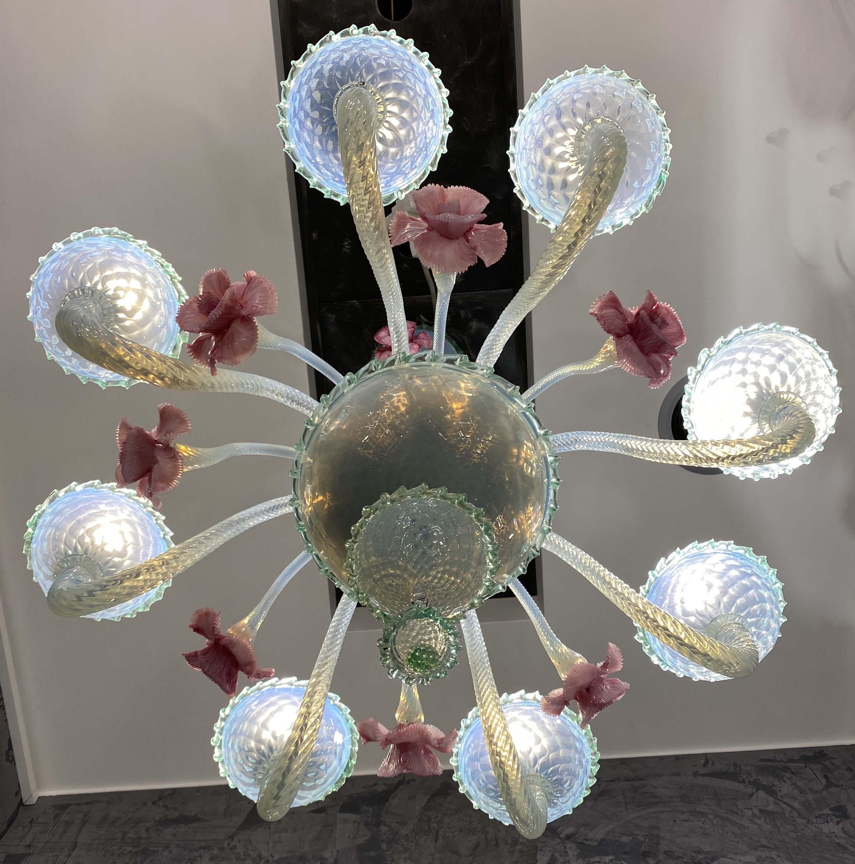 Charming Iridescent Murano Glass Chandelier, Venice, 1960 In Good Condition For Sale In Rome, IT