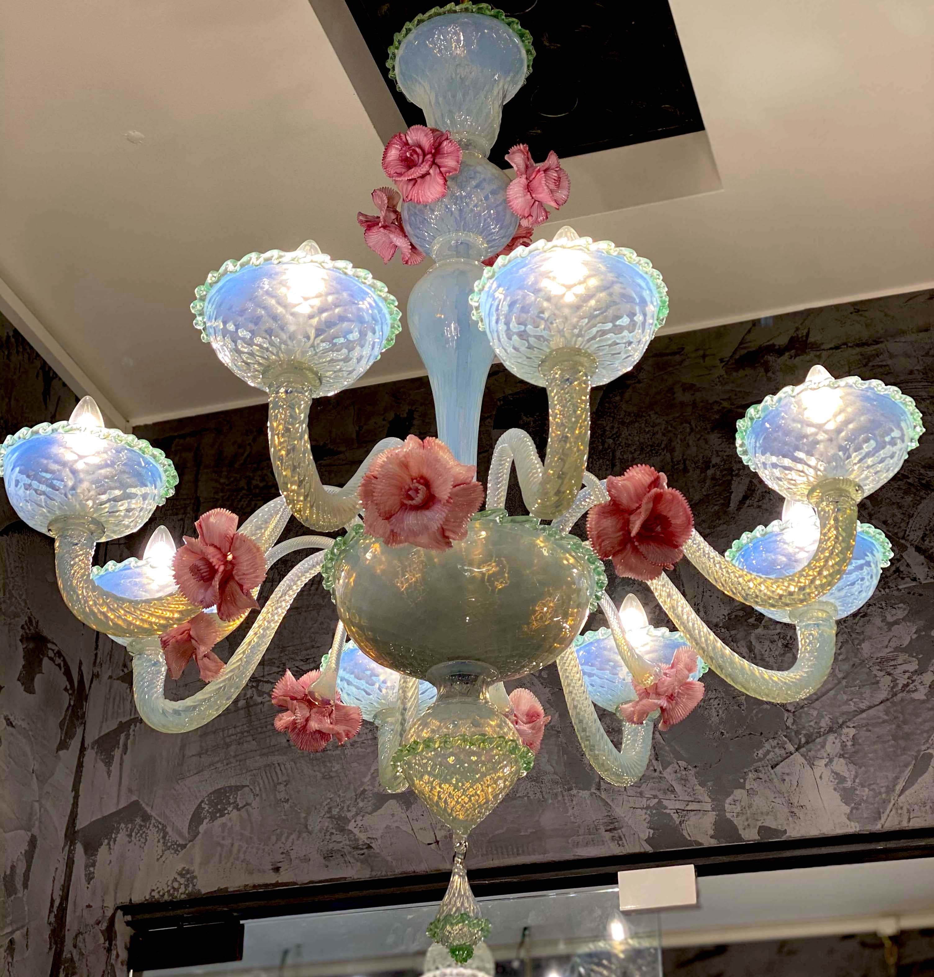 Charming Iridescent Murano Glass Chandelier, Venice, 1960 For Sale 1