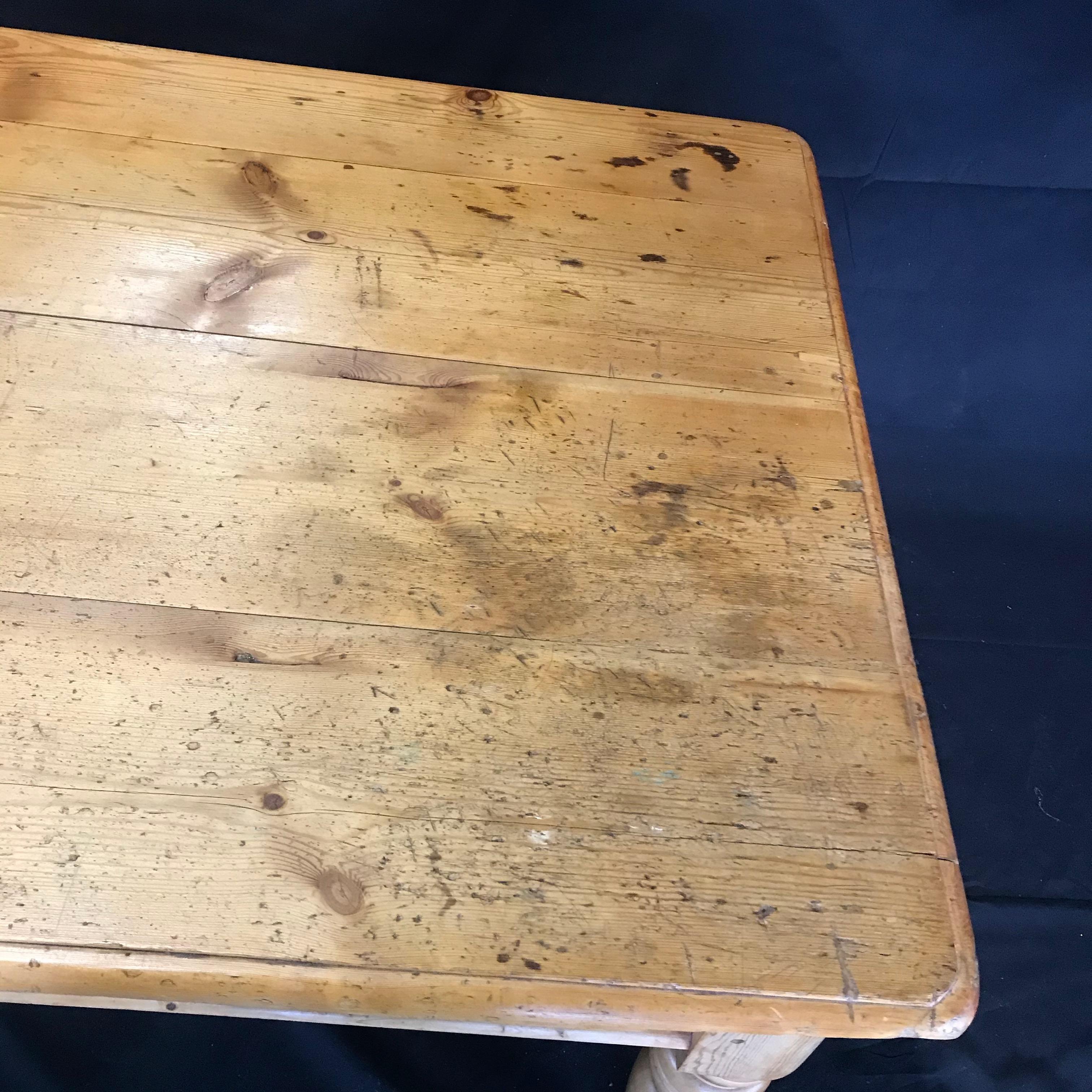 Charming Irish Scrubbed Pine Antique Dining Table or Desk In Good Condition In Hopewell, NJ