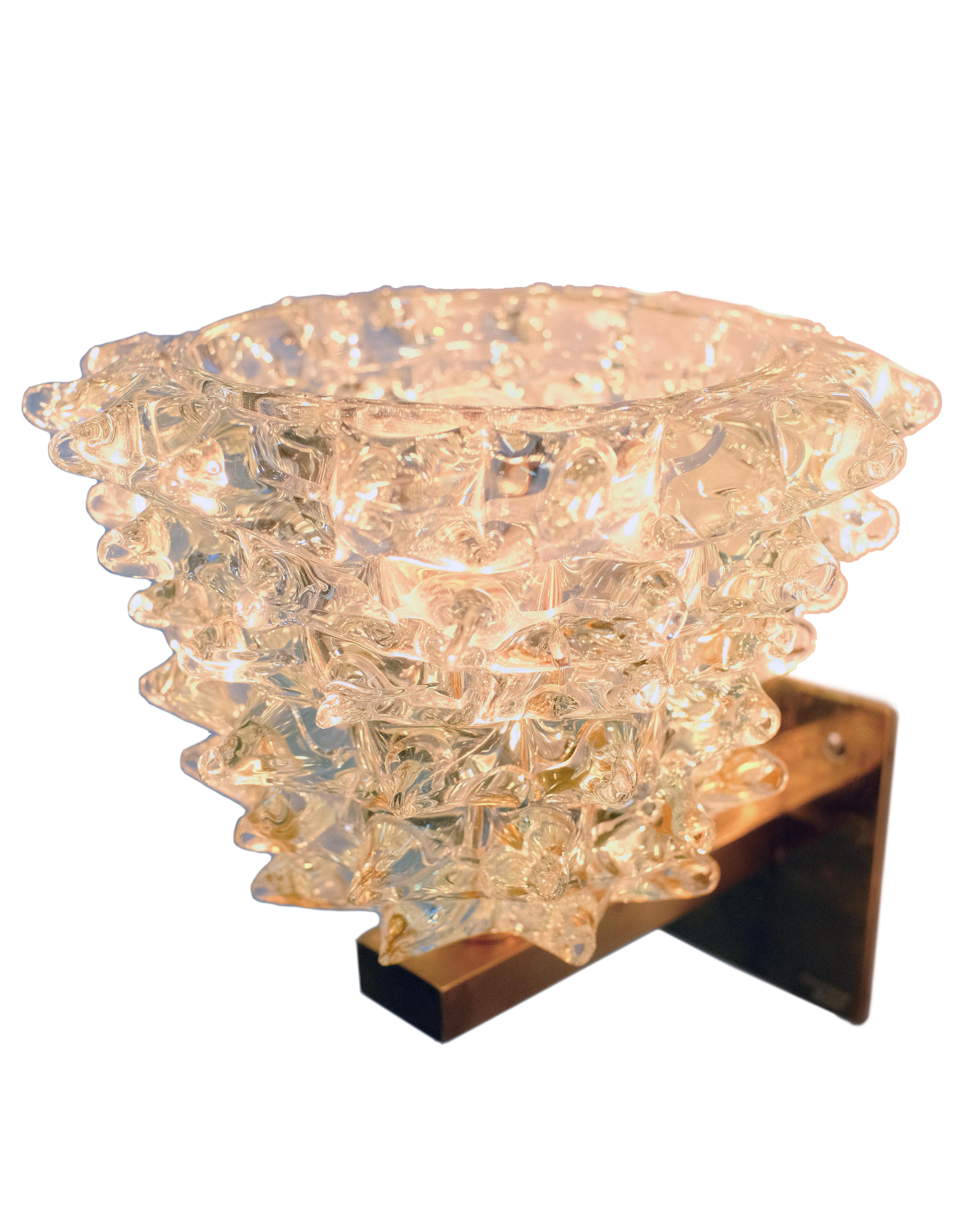 Murano clásico con un poco de ventaja Con molde manual  Este par de apliques, con tulipas de cristal Rostrato transparente 