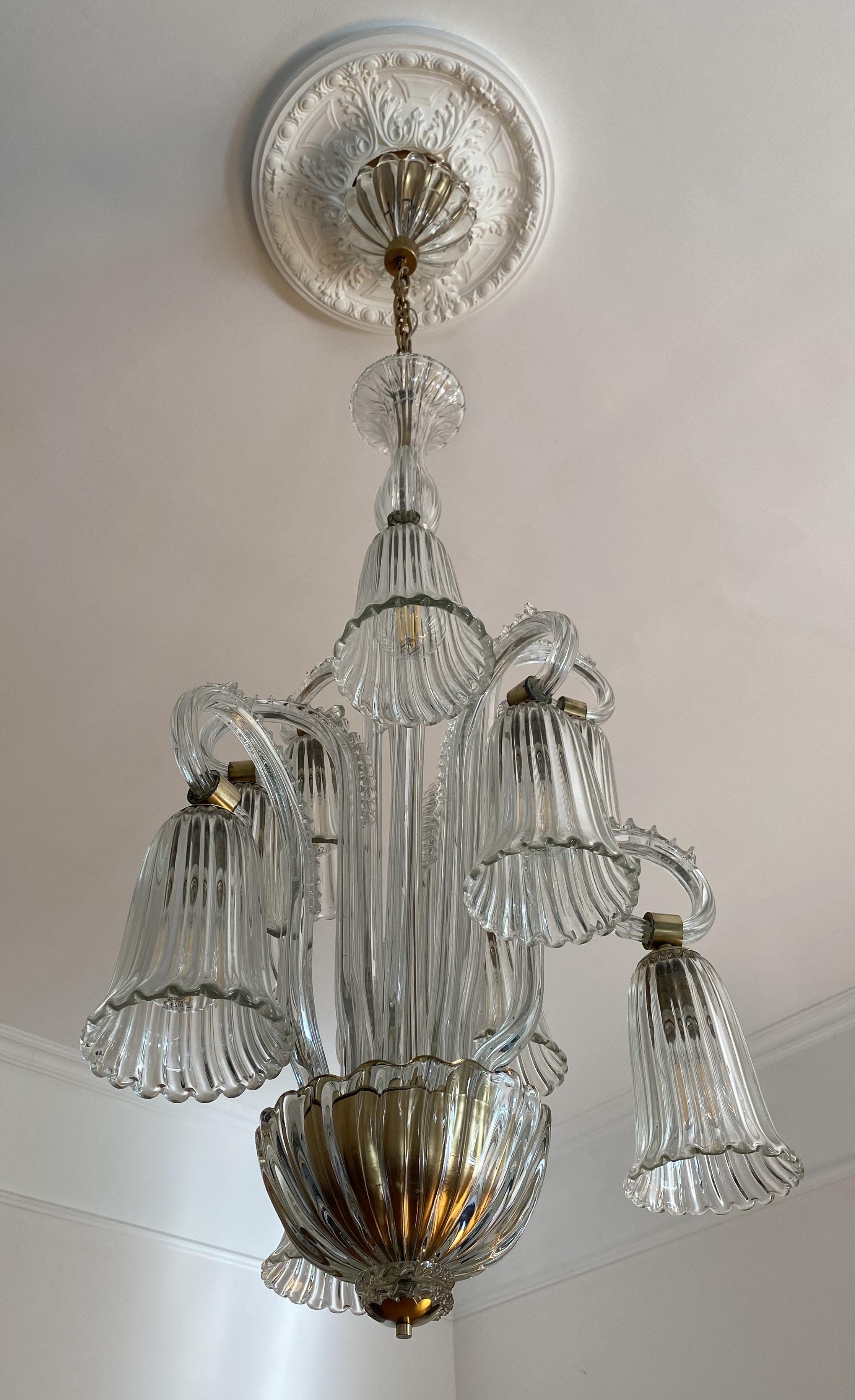 Extraordinaire lustre Art Déco du milieu du 20e siècle par Ercole Barovier, Murano, 1940. Neuf lumières.