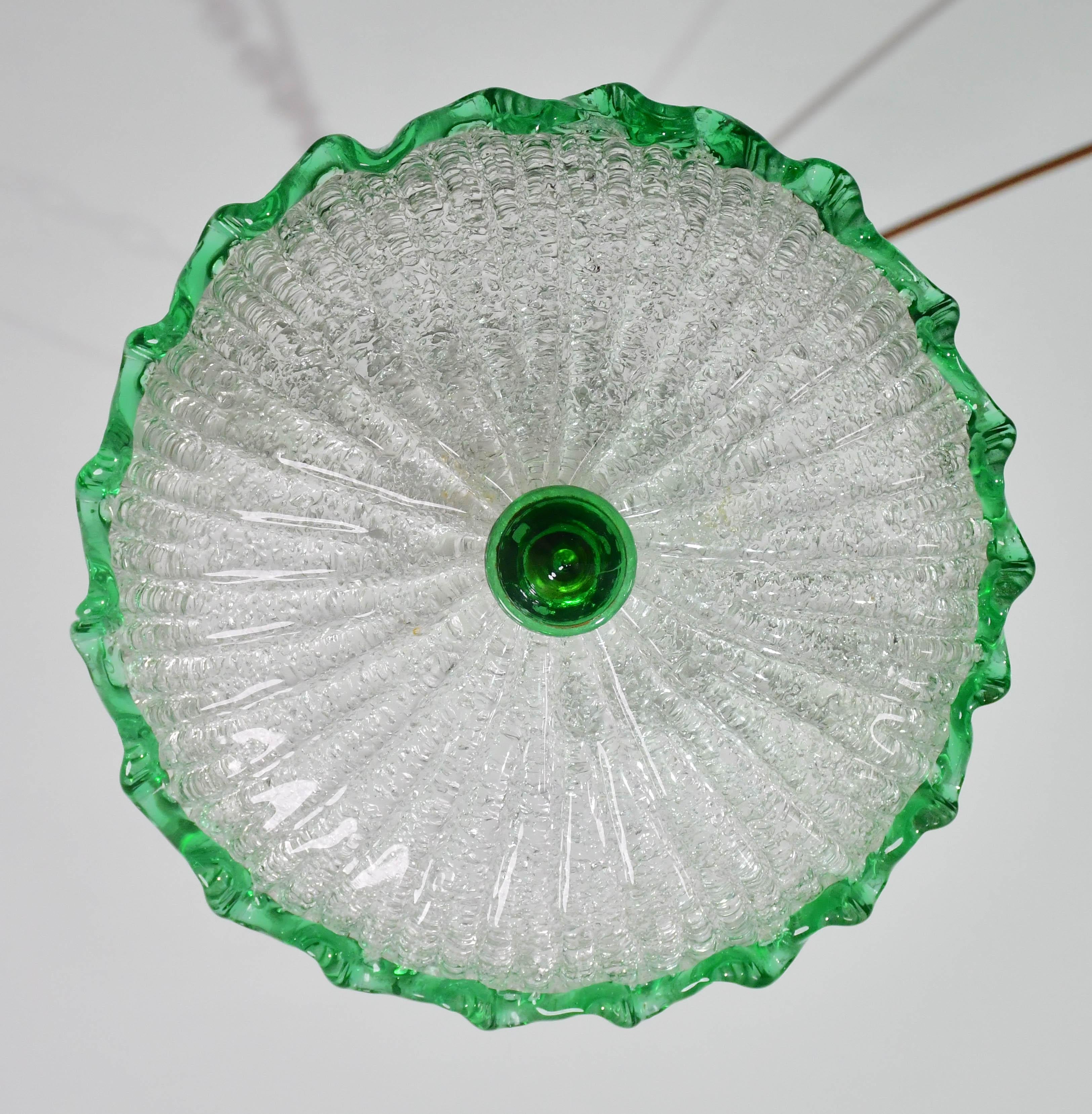 Encantador plafón italiano de cristal de Murano verde, Murano, 1970 Europeo en venta