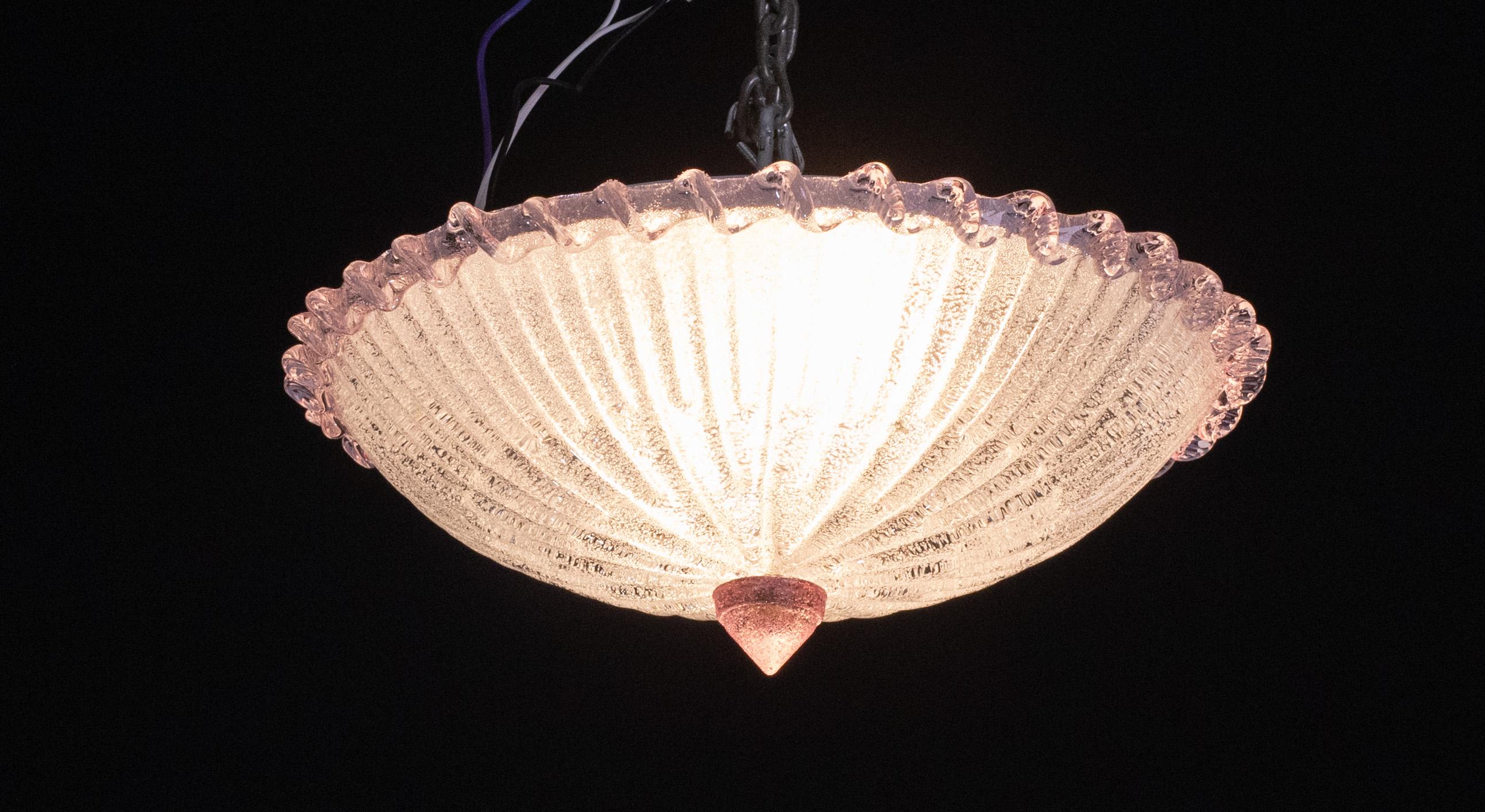 Stunning pink and transparent/silver Murano ceiling light.
The ceiling light consists of two glass elements, the central plate plus the pink low element.
The central plate is surrounded by a wavy pink stripe typical of Venetian\Murano