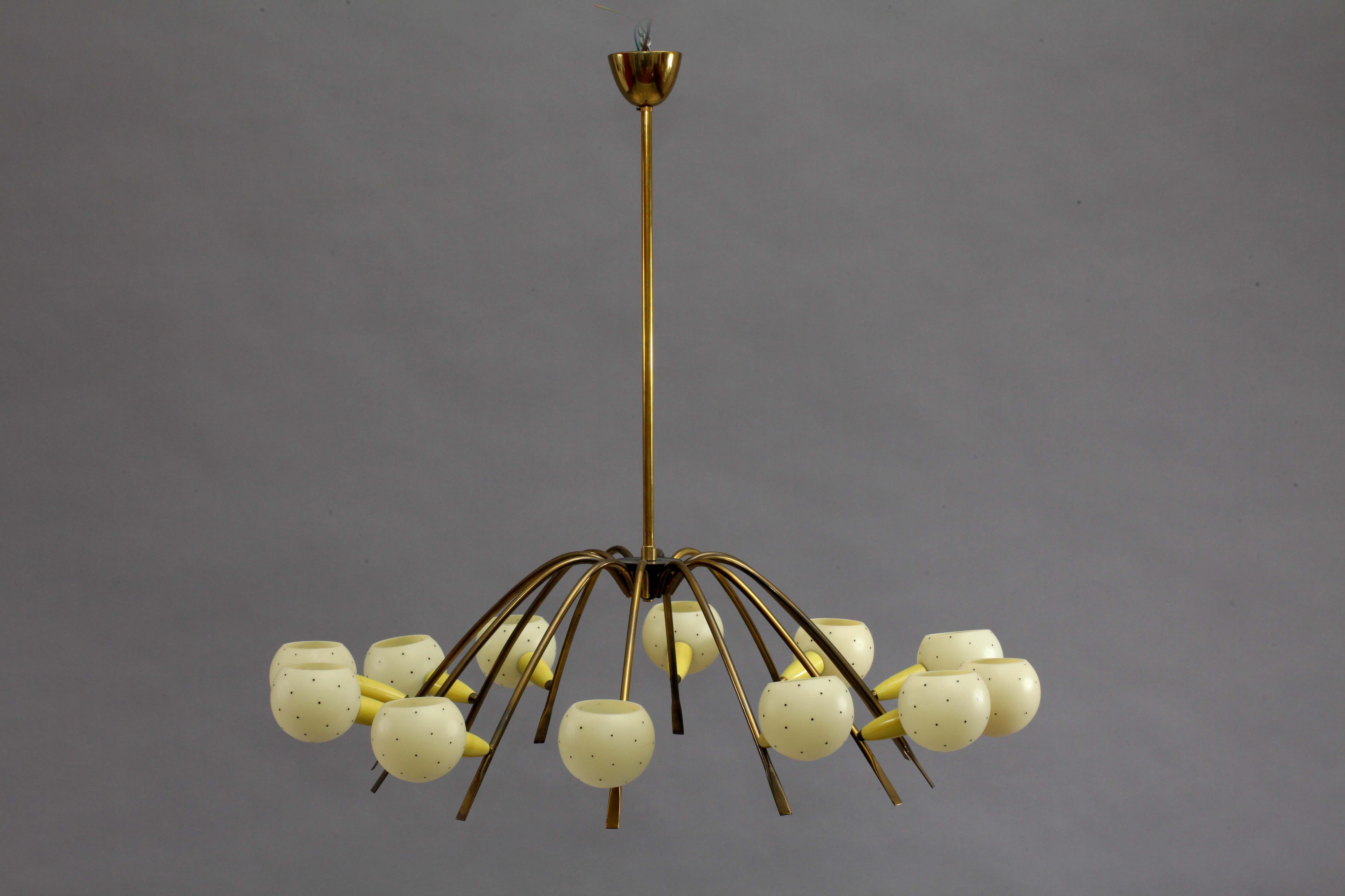 Big Italian Sputnik chandelier
attributed Stilnovo,
Italy, 1950.
12 brass arms, enameled cones, round glass shades with little black dots.
Measures: Height 100cm, diameter 100cm.
    