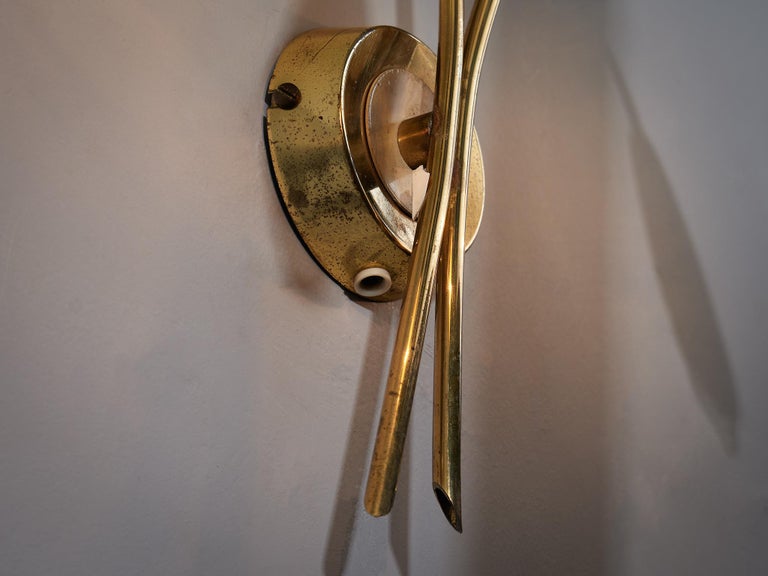 Mid-20th Century Charming Italian Wall Light in Brass For Sale
