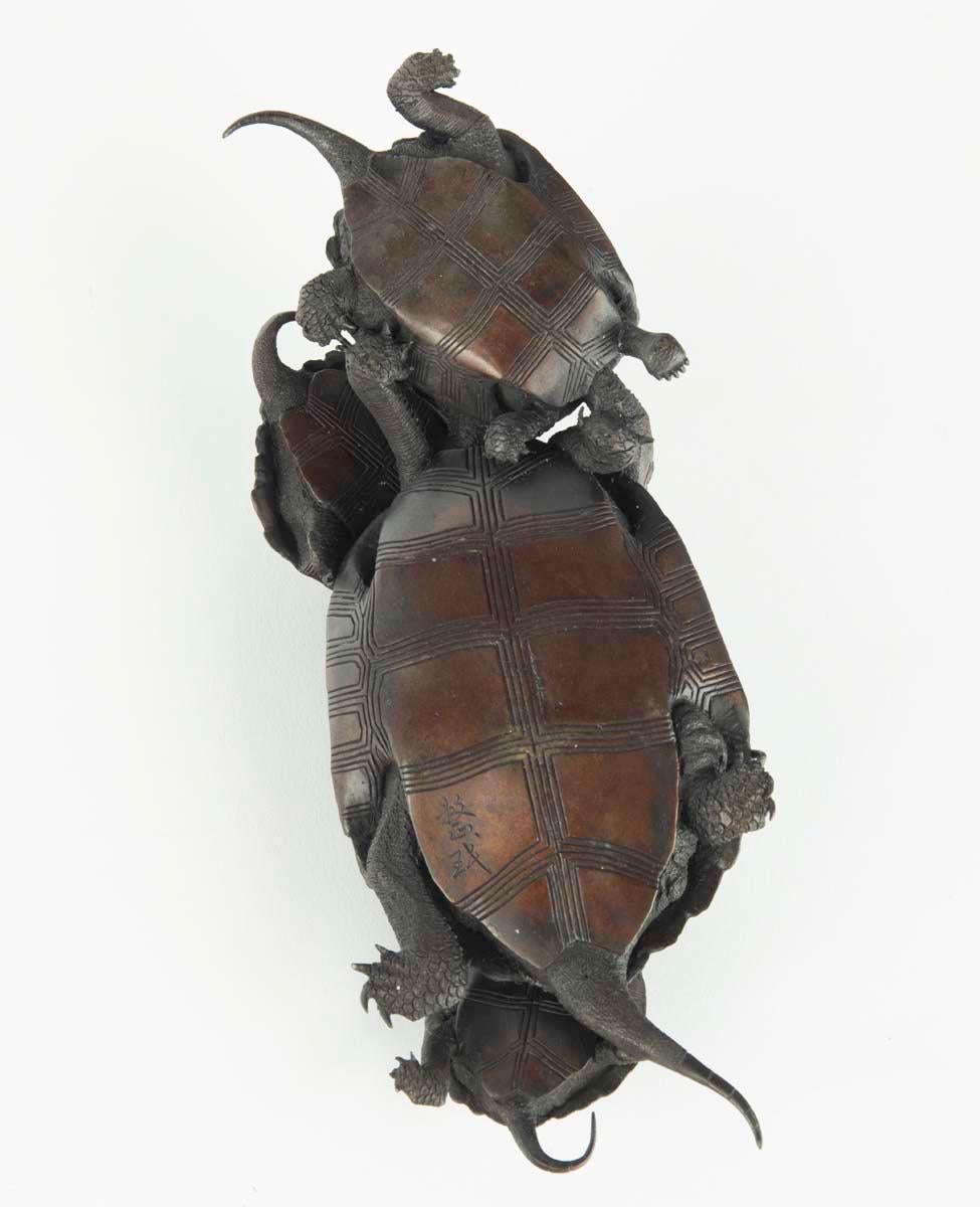 Charming Japanese Bronze Turtle Okimono by Seimin For Sale 2