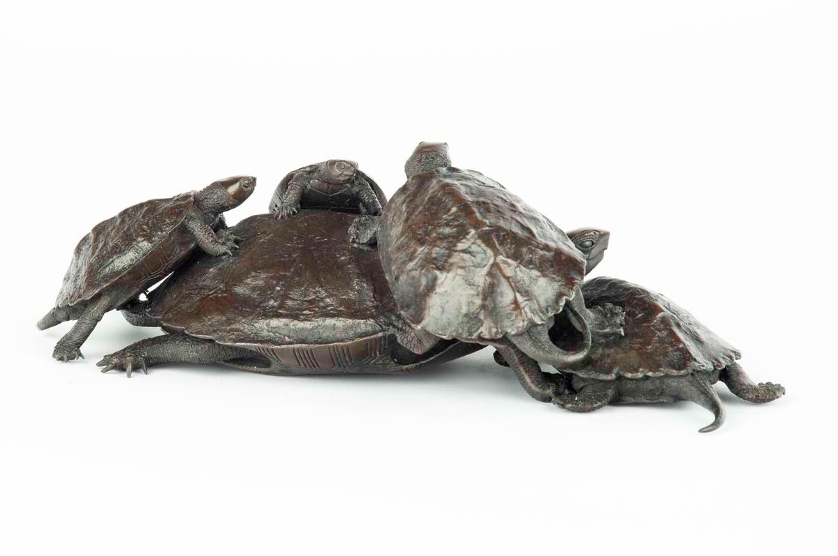 Japonais Charmant Okimono japonais en forme de tortue en bronze par Seimin en vente
