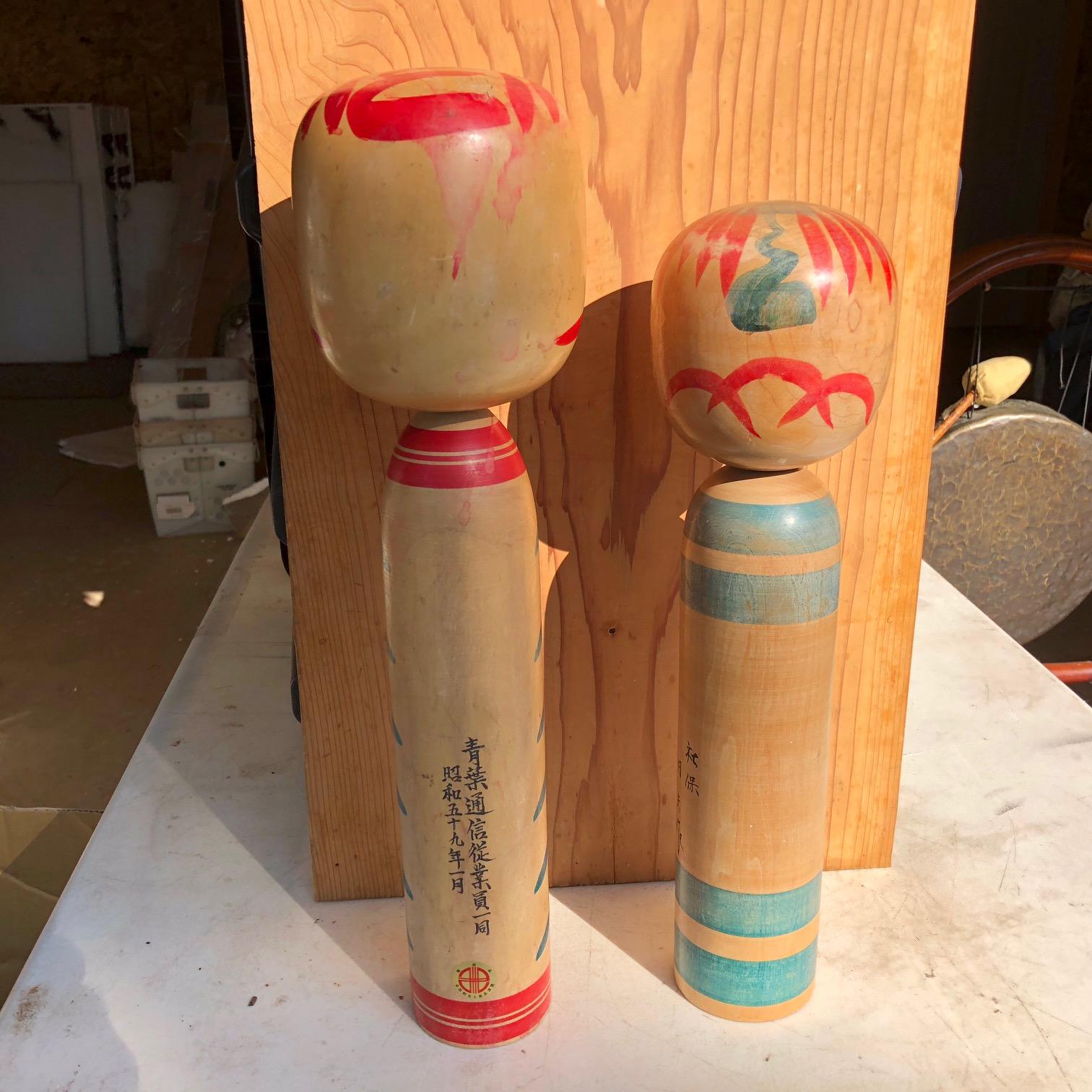 Wood Charming Japanese Hand-Painted Pair of Tall Famous Kokeshi Dolls Mint and Signed