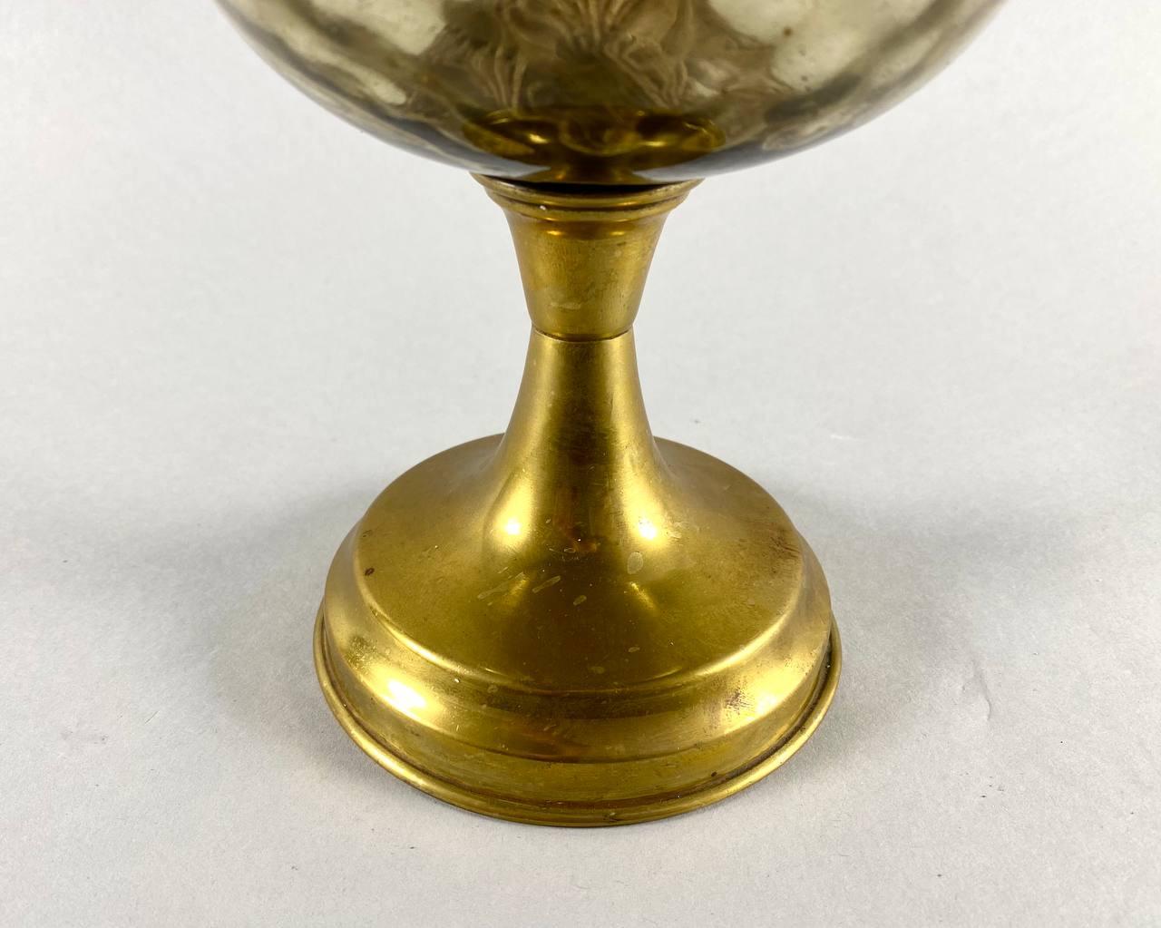 Charmante Kerosene-Tischlampe  Tischlampe aus Messing und Glas, Vintage  (20. Jahrhundert) im Angebot
