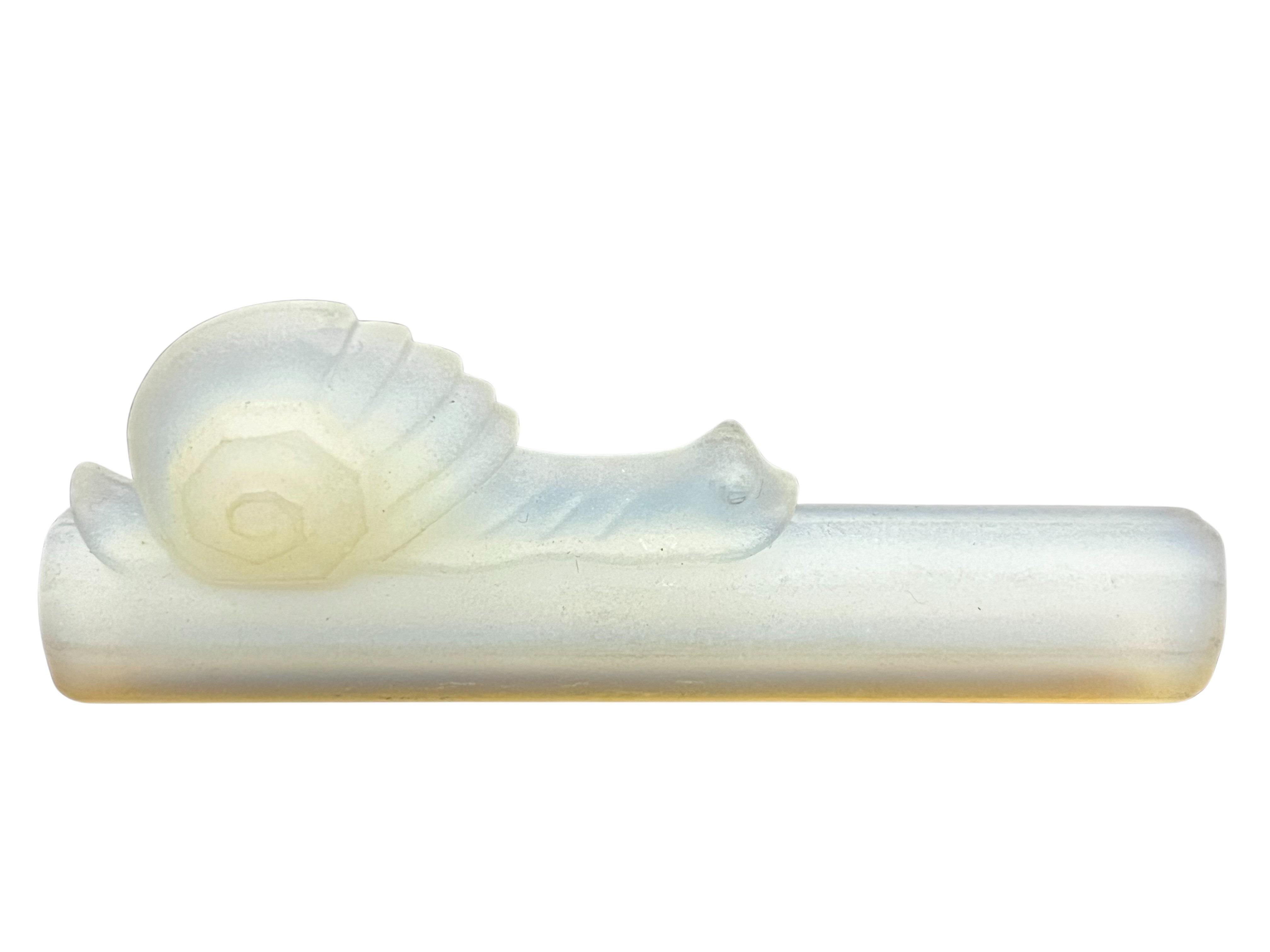 Charmante Messerablagen, opalisierendes Opalglas, Sabino Art Glass, 1920er Jahre, Frankreich im Zustand „Hervorragend“ im Angebot in Wien, AT