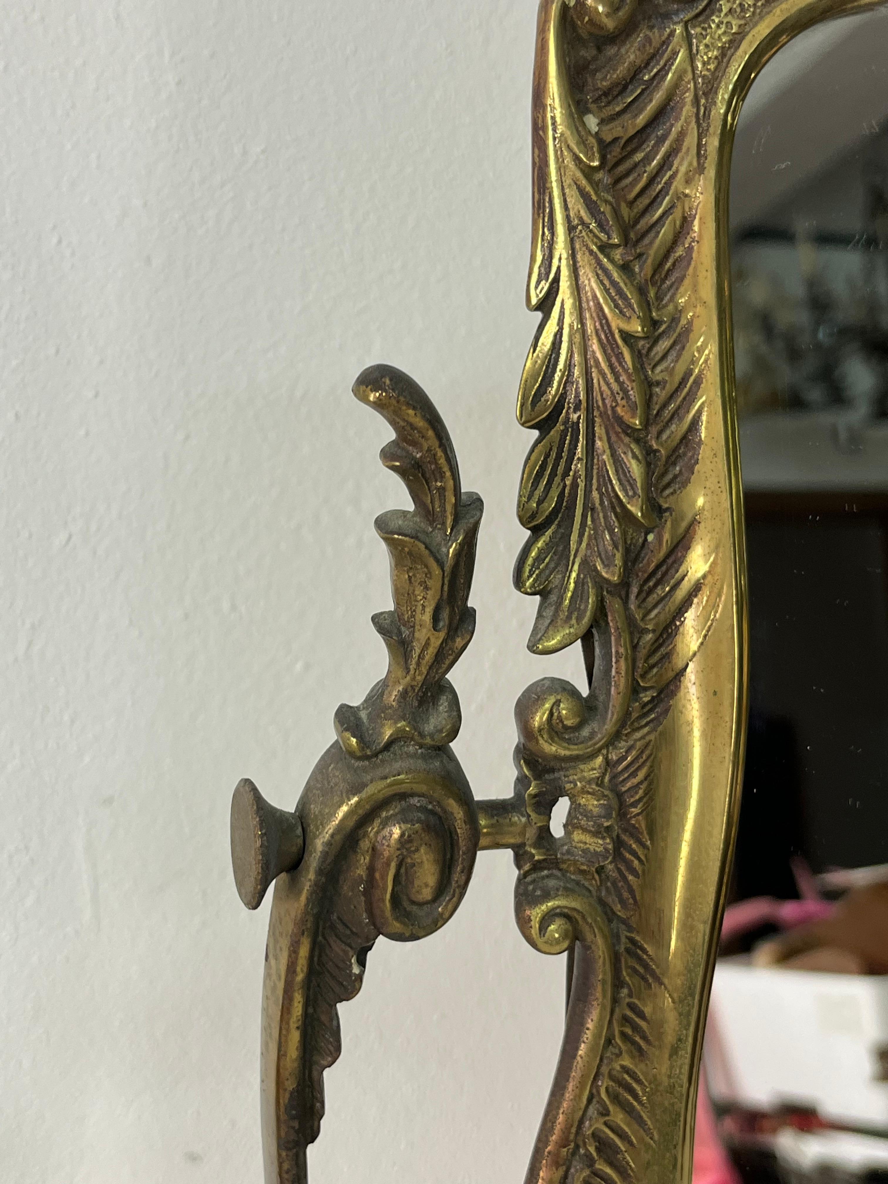 Encantador espejo de mesa grande de latón Altura 56 cm, años 50 en venta 3