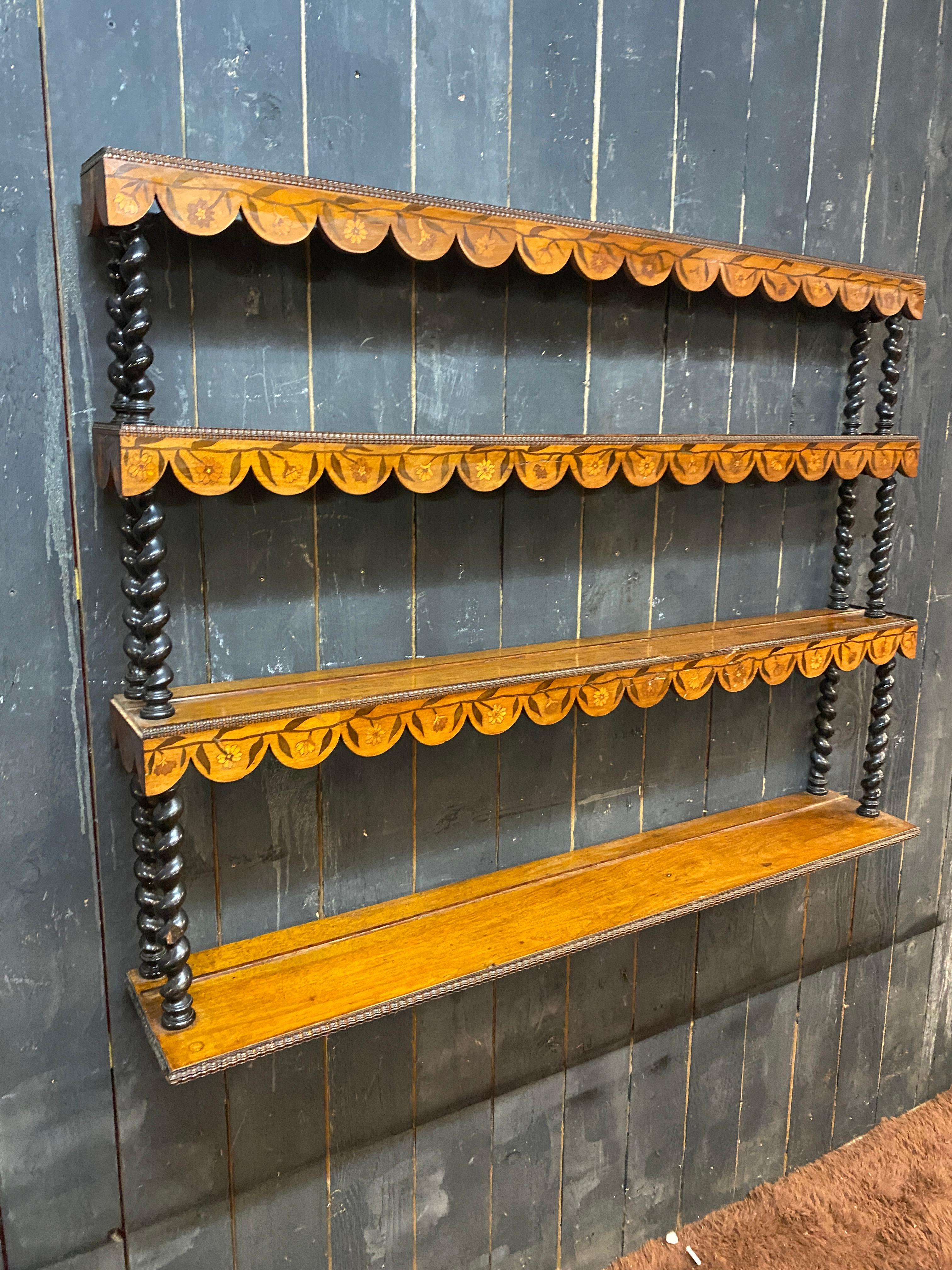 charming large shelf in lacquered wood, and inlaid with different flowers  In Good Condition For Sale In Saint-Ouen, FR