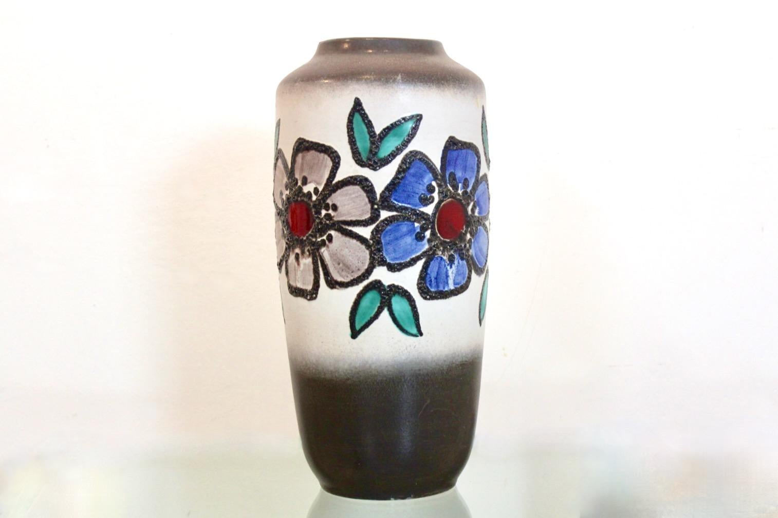 XX secolo Incantevole grande vaso di lava grassa a fiori della Germania occidentale in vendita