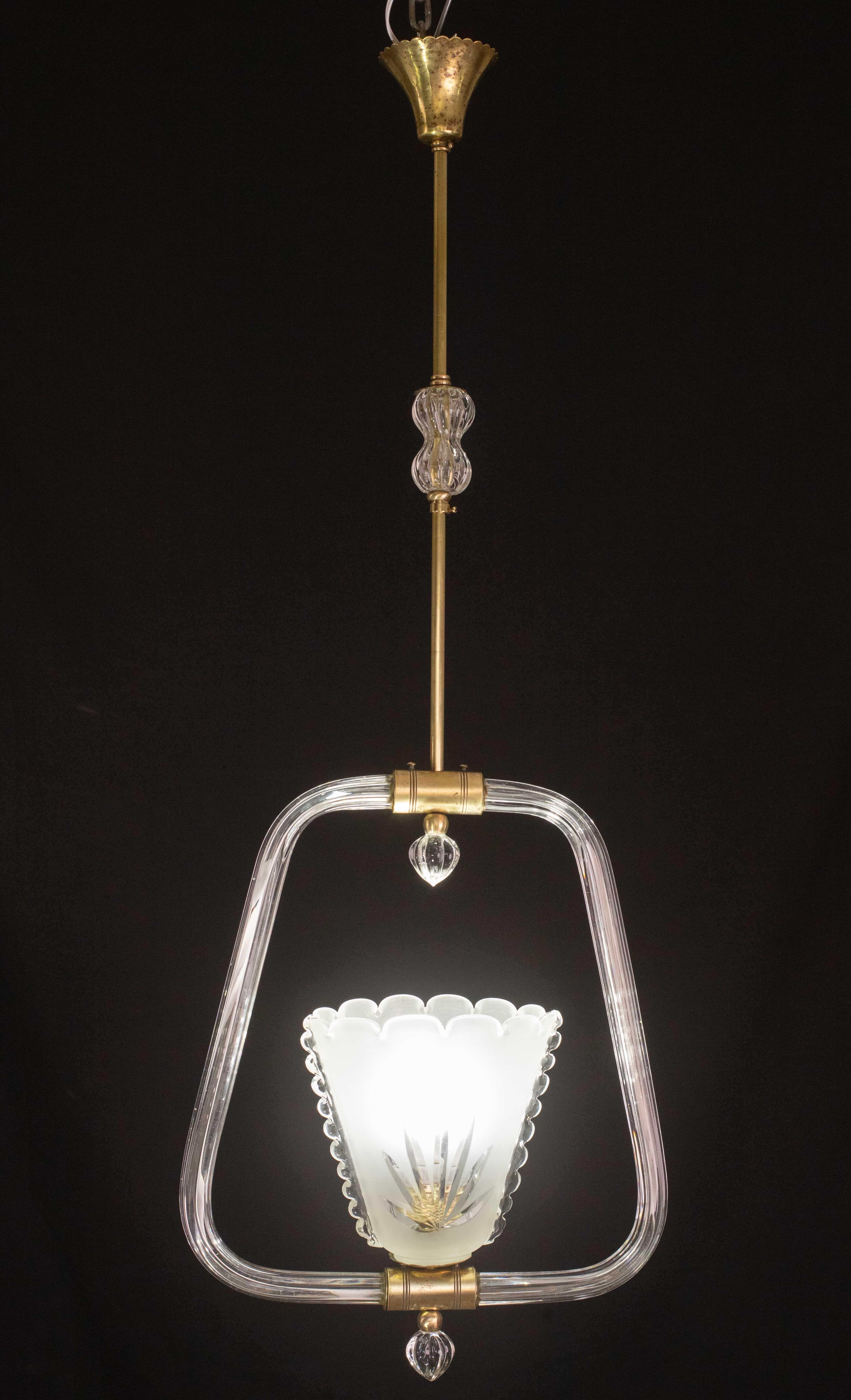 Extraordinary Murano chandelier attributed to Barovier e Toso.

Period 1940.

The chandelier measures 95 centimeters in height, and 35 in diameter.

Excellent vintage condition.

Possible to switch for Usa standards.