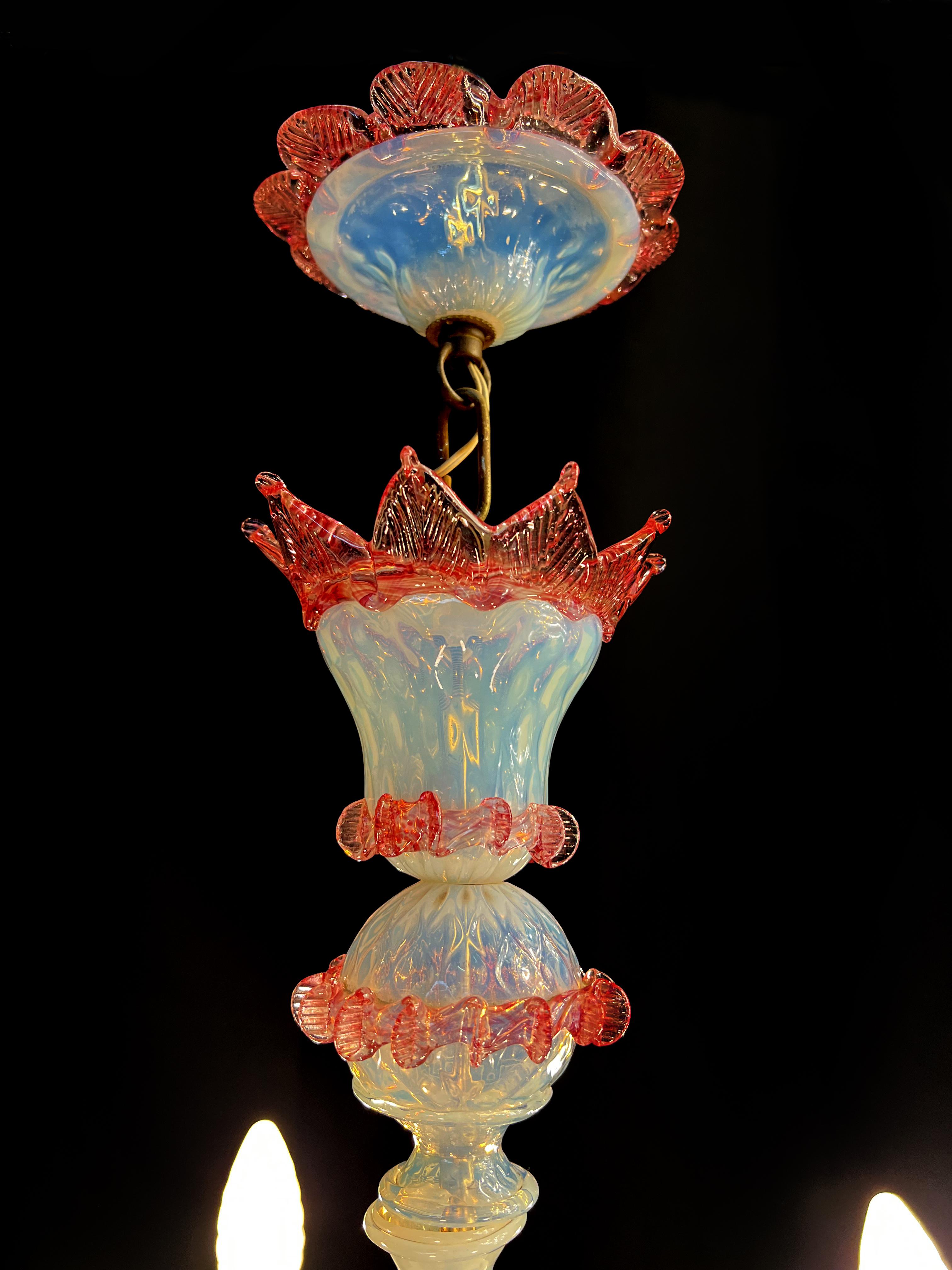 Metà XX secolo Incantevole lampadario veneziano azzurro e rosa, Murano, anni '50 in vendita