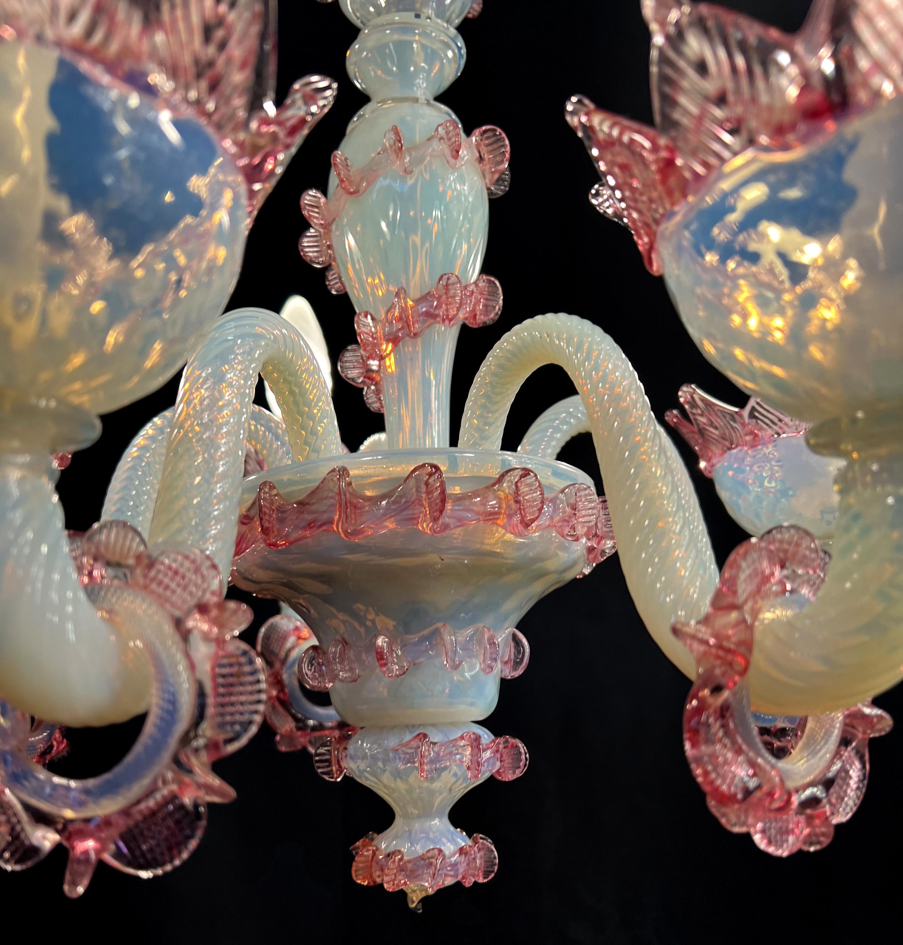 Vetro di Murano Incantevole lampadario veneziano azzurro e rosa, Murano, anni '50 in vendita