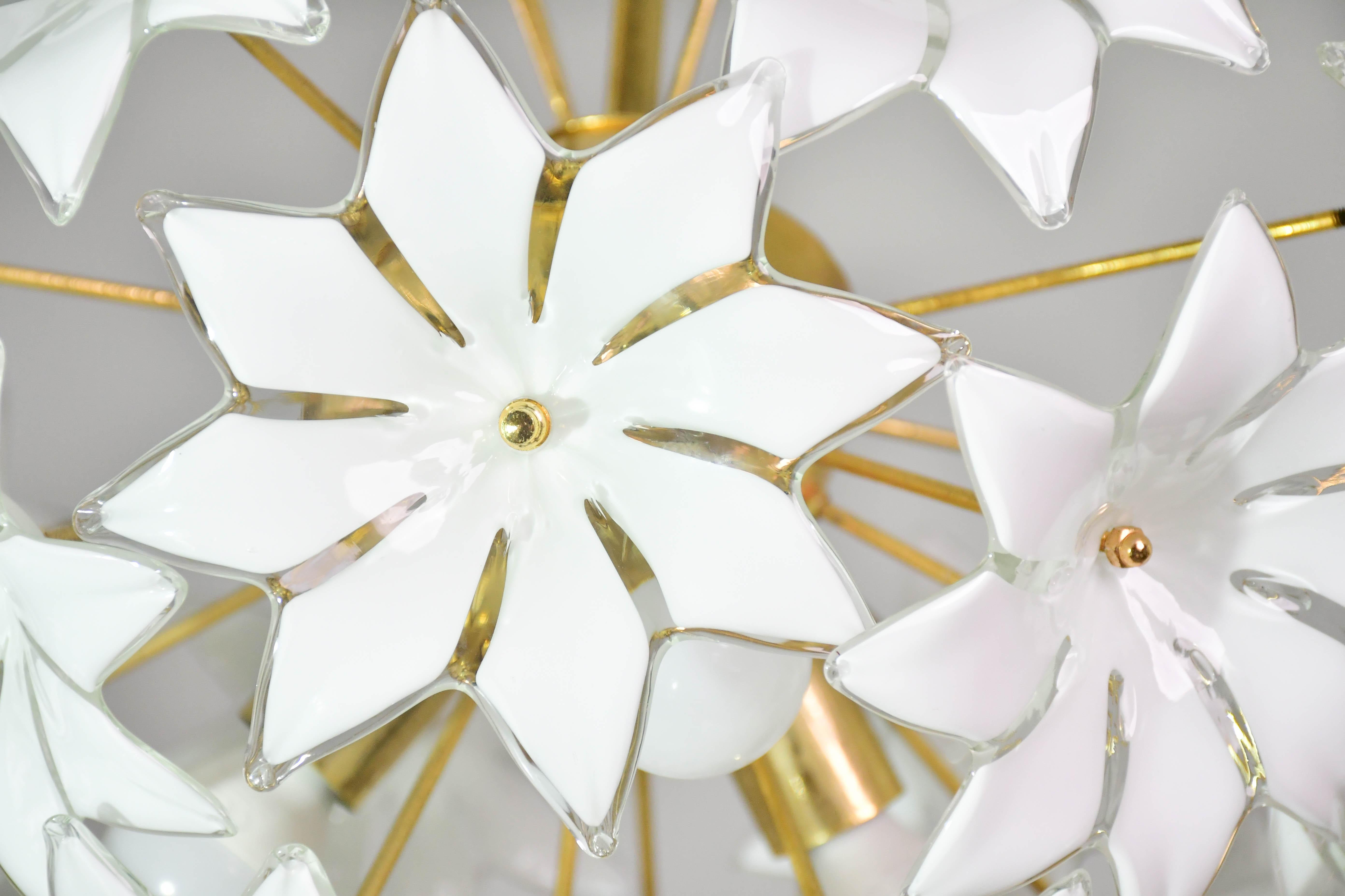 Whiting Light Sputnik in vetro di Murano con fiori bianchi, anni '70 in vendita 8