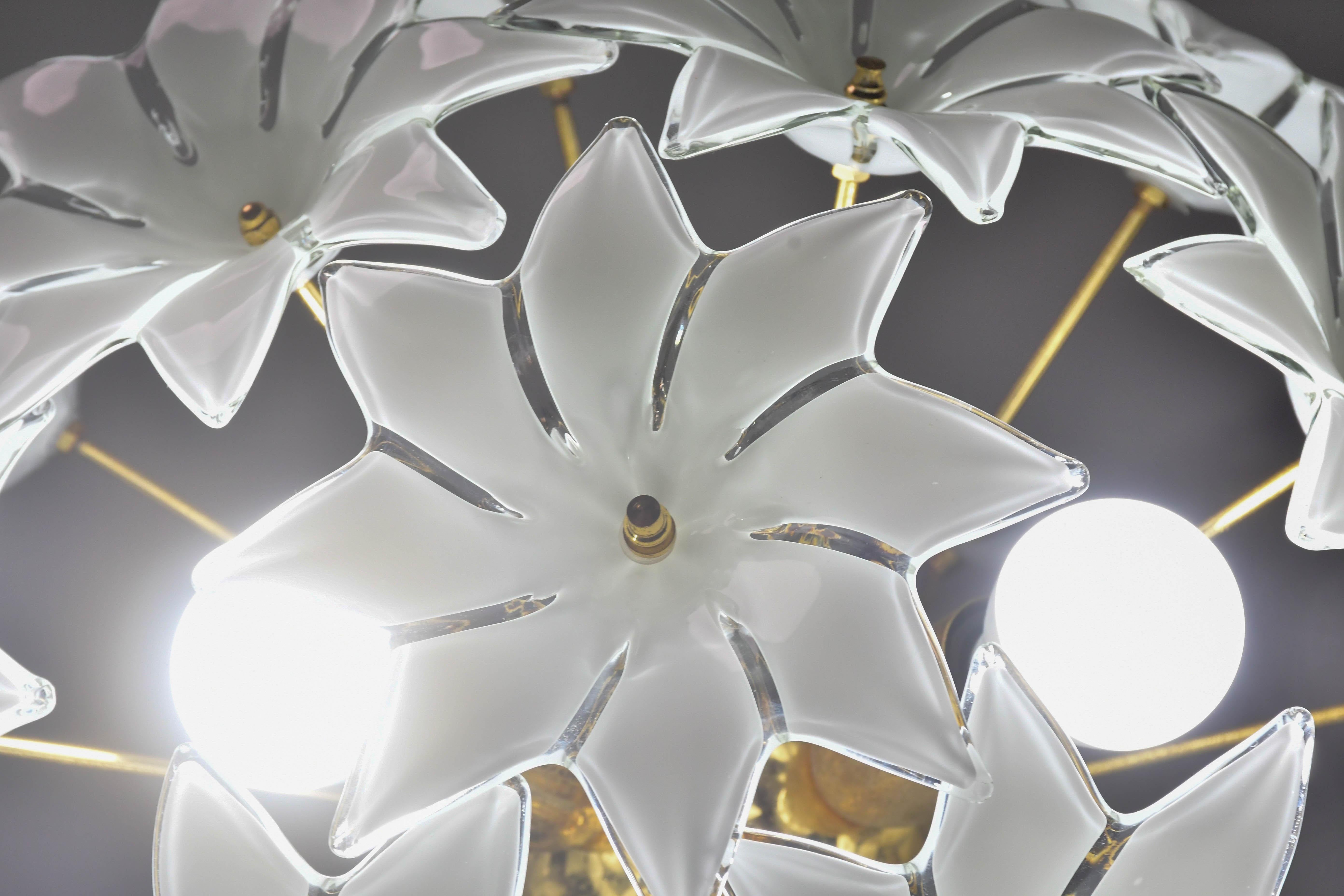Whiting Light Sputnik in vetro di Murano con fiori bianchi, anni '70 in vendita 3