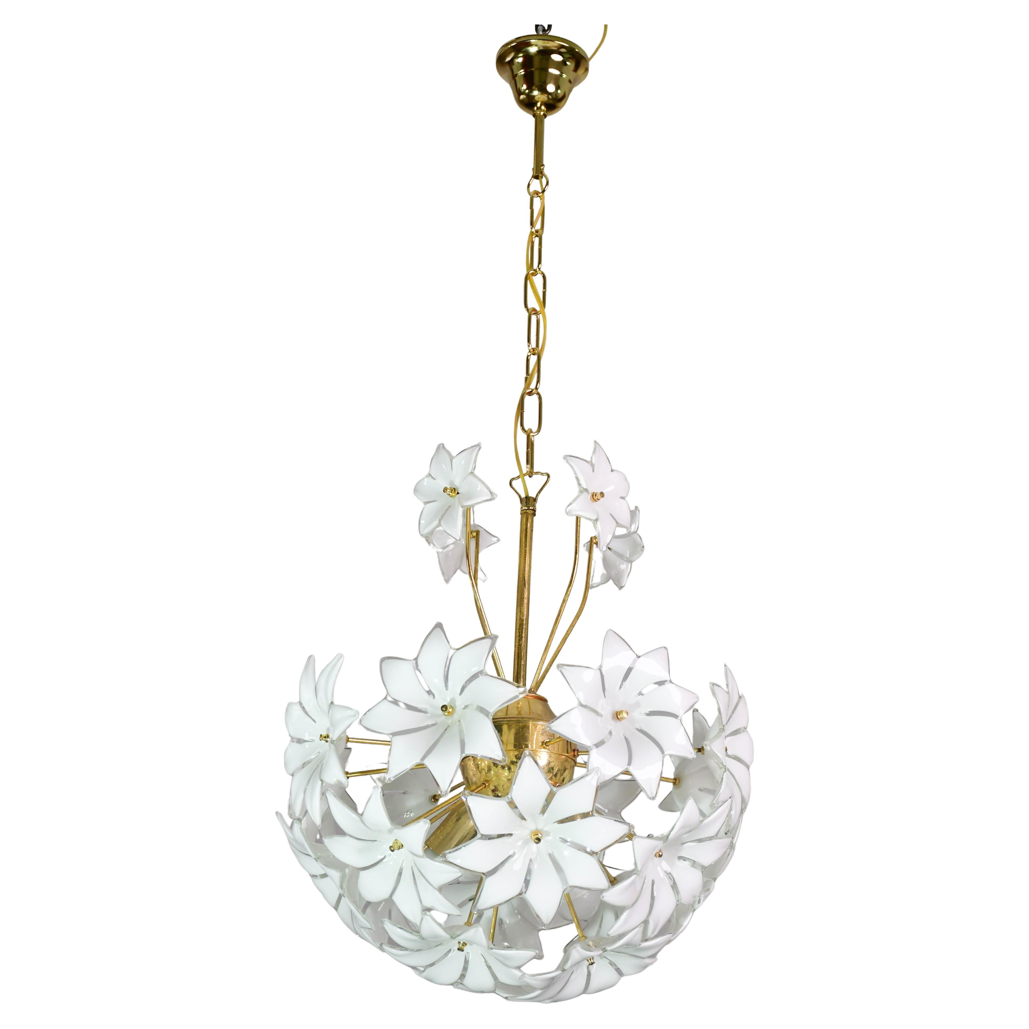 Whiting Light Sputnik in vetro di Murano con fiori bianchi, anni '70