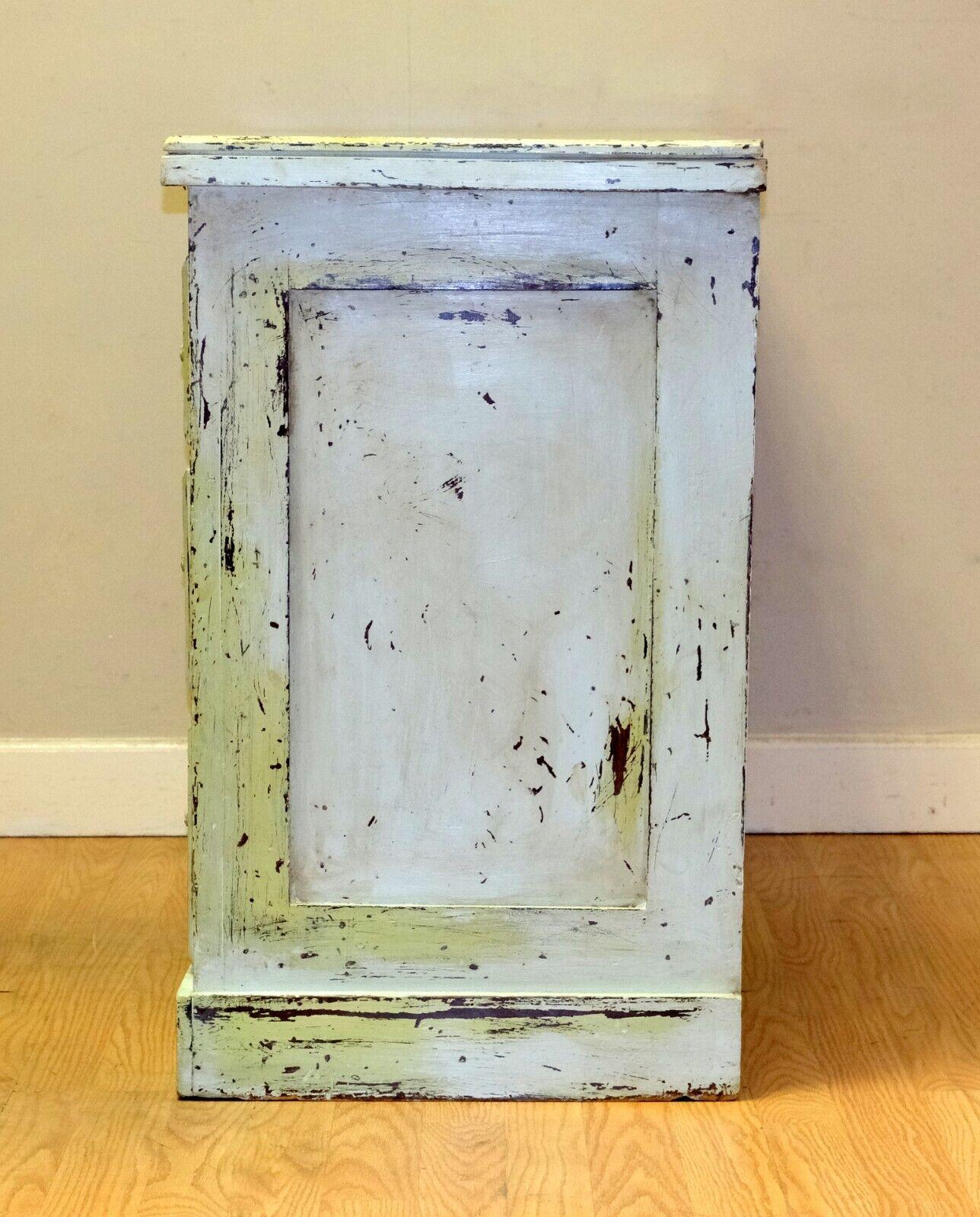 CHARMING LiME GREEN RUSTIC ANTIQUE VICTORIAN PINE CHEST OF DRAWERS For Sale 2