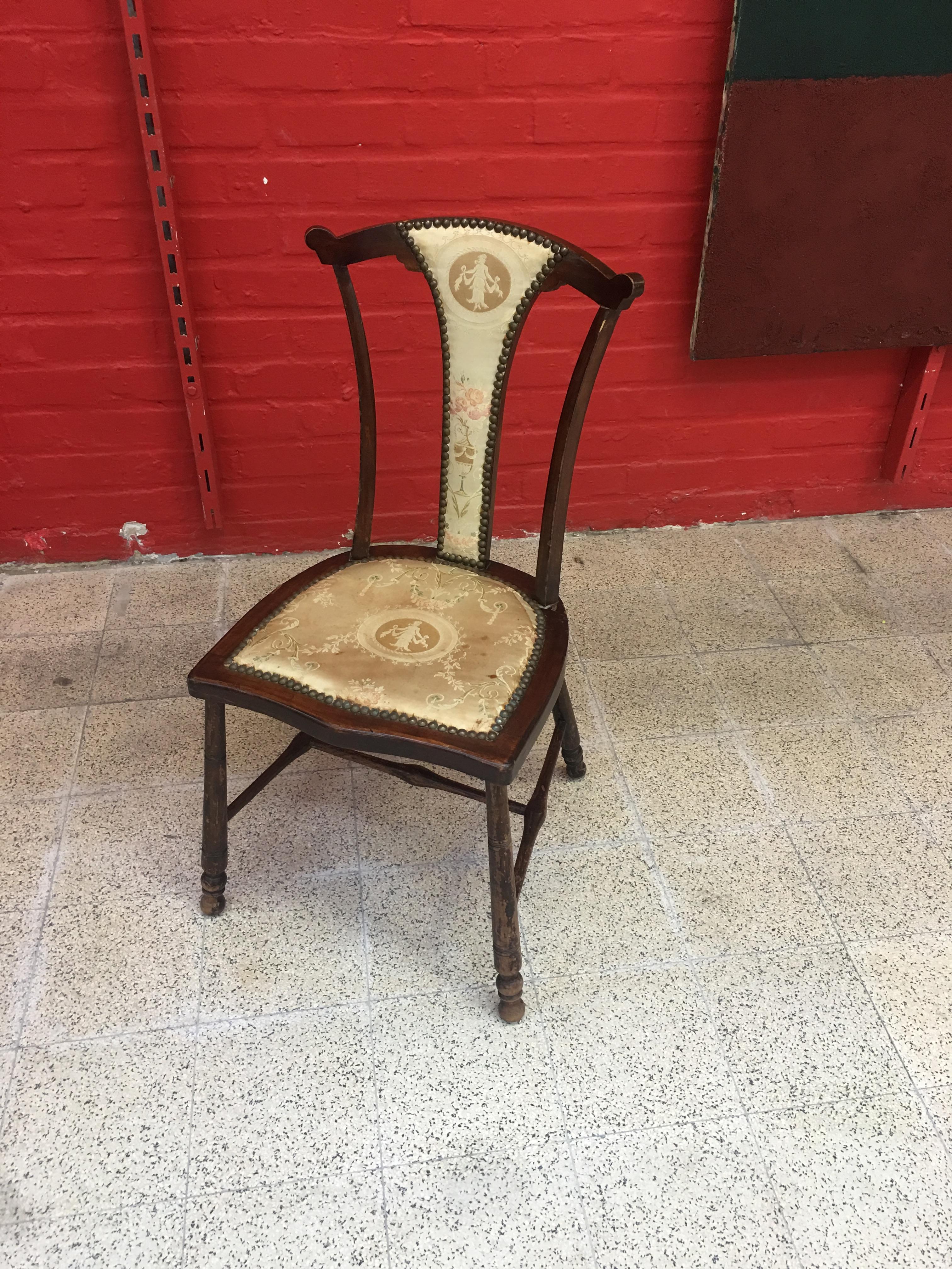 Charmante petite chaise anglaise, vers 1900
magnifique tissu d'origine au filet.