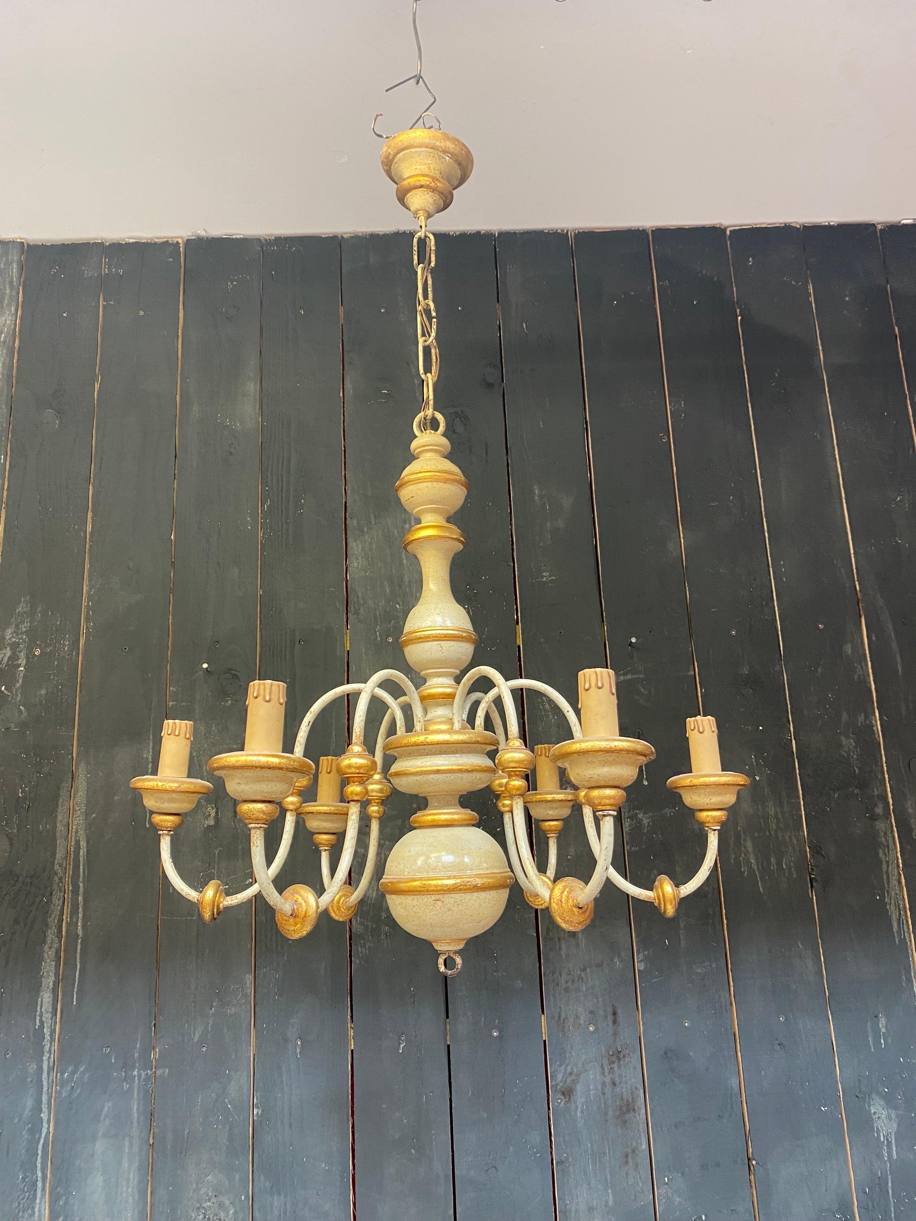 Charming little neo romantic chandelier in patinated wood circa 1960.
Height with chain: 98 cm.