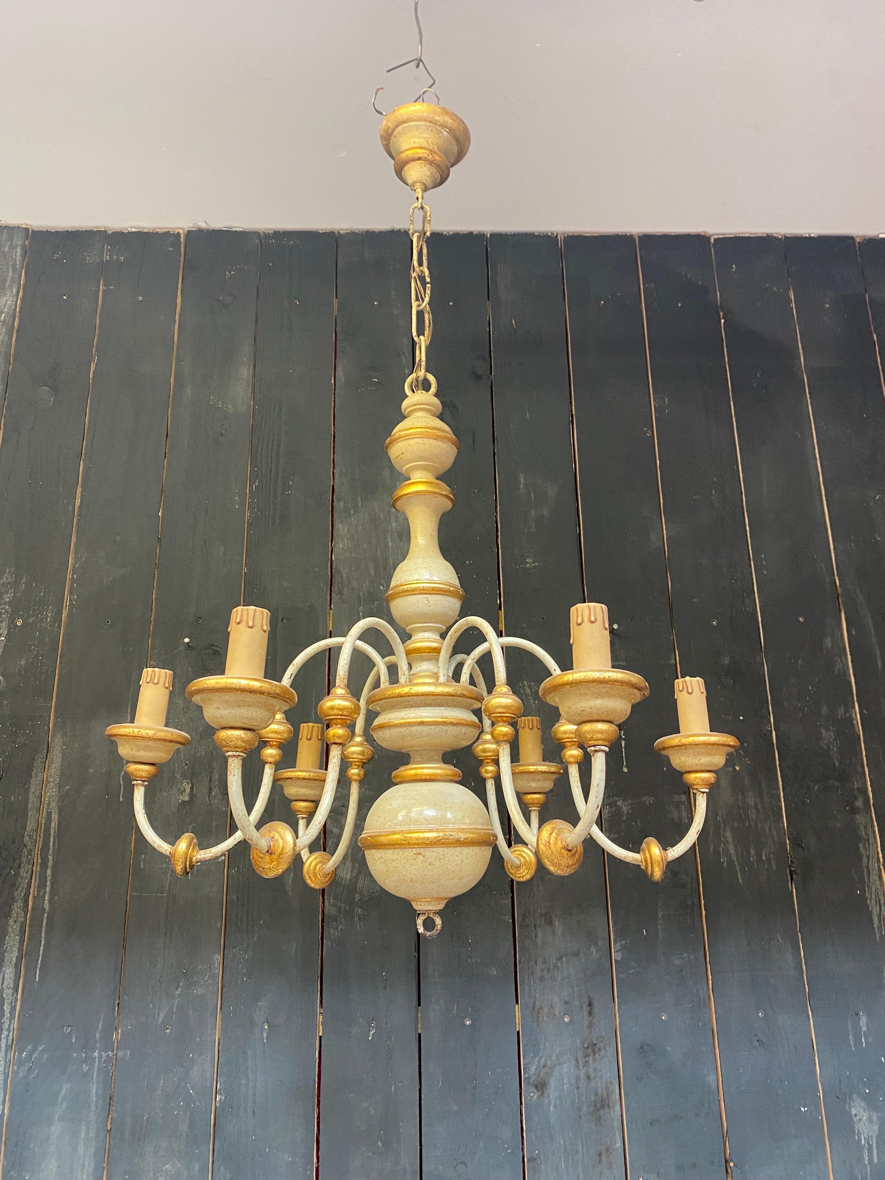 Charming Little Neo Romantic Chandelier in Patinated Wood circa 1960 In Good Condition For Sale In Saint-Ouen, FR