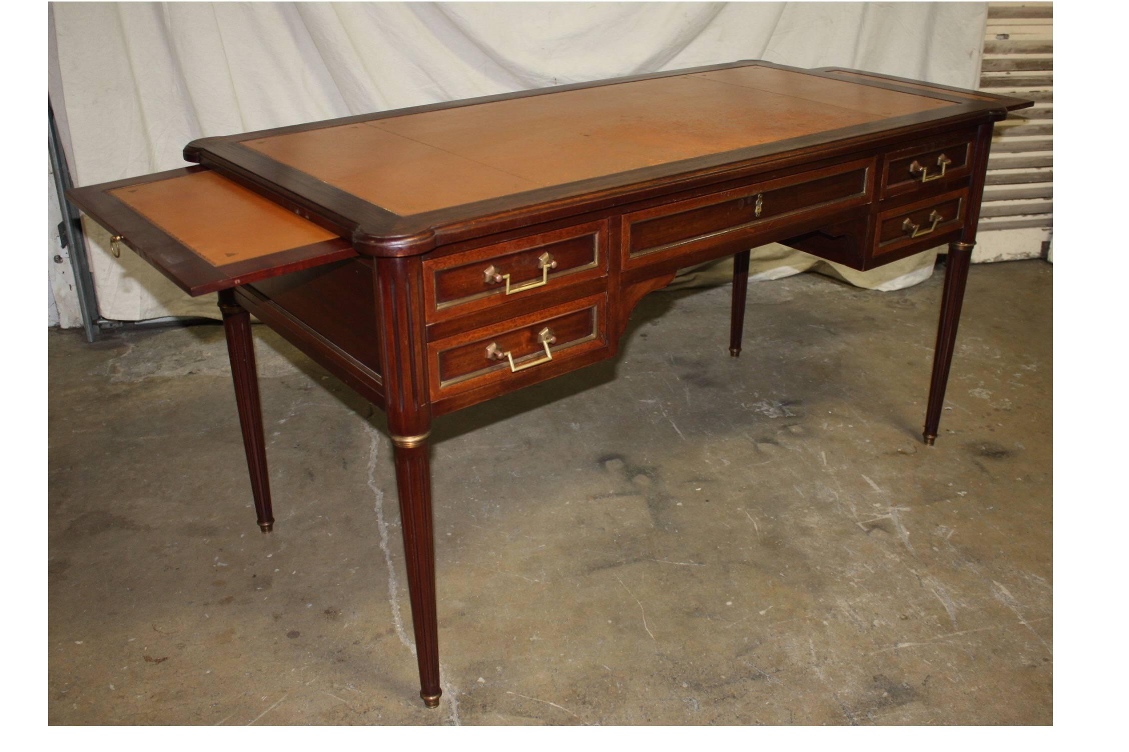 Charming Louis XVI Style Desk In Excellent Condition In Stockbridge, GA