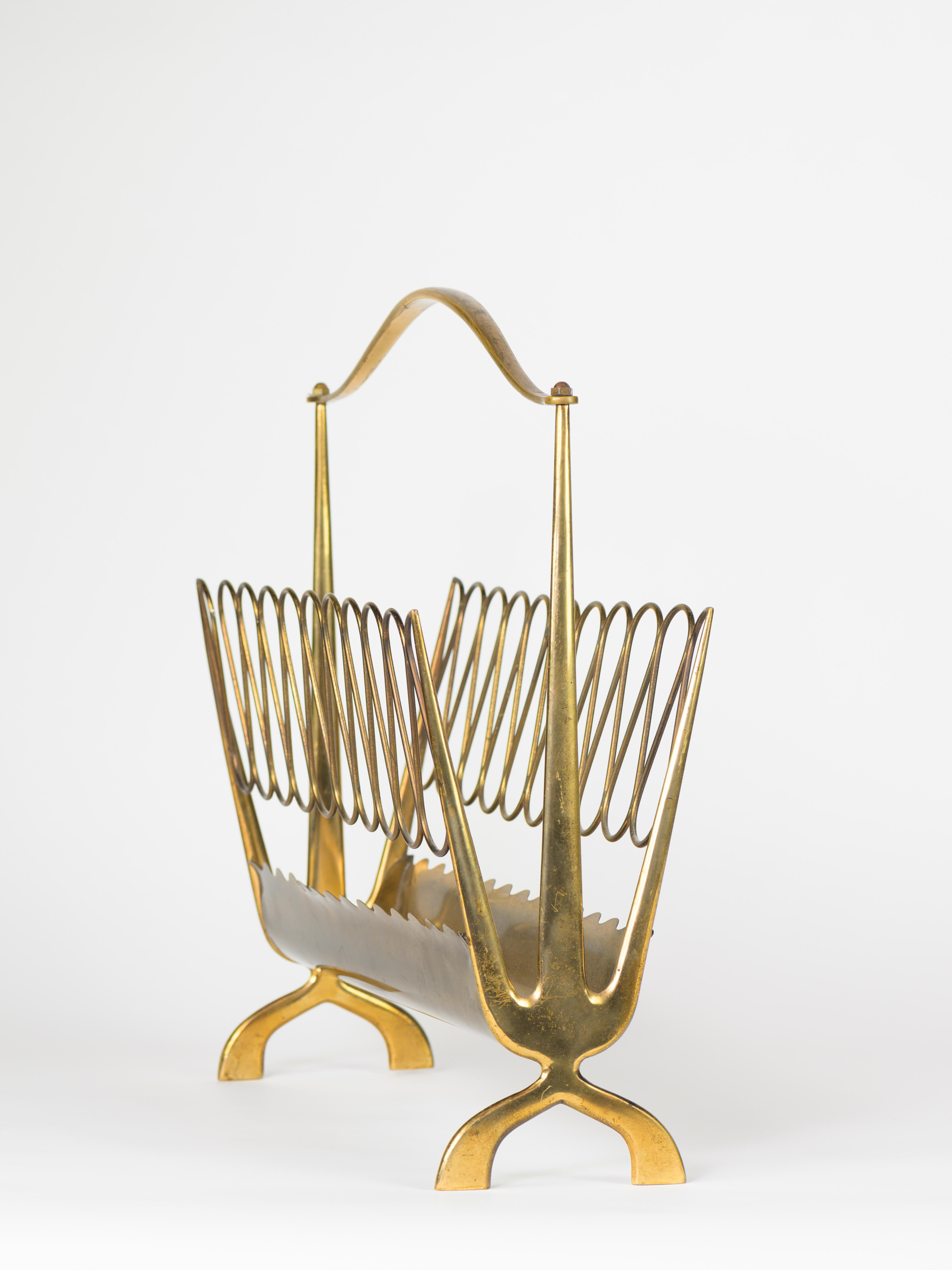 Mid-20th Century Charming Magazine rack in brass design by Gio Ponti circa 1950 For Sale