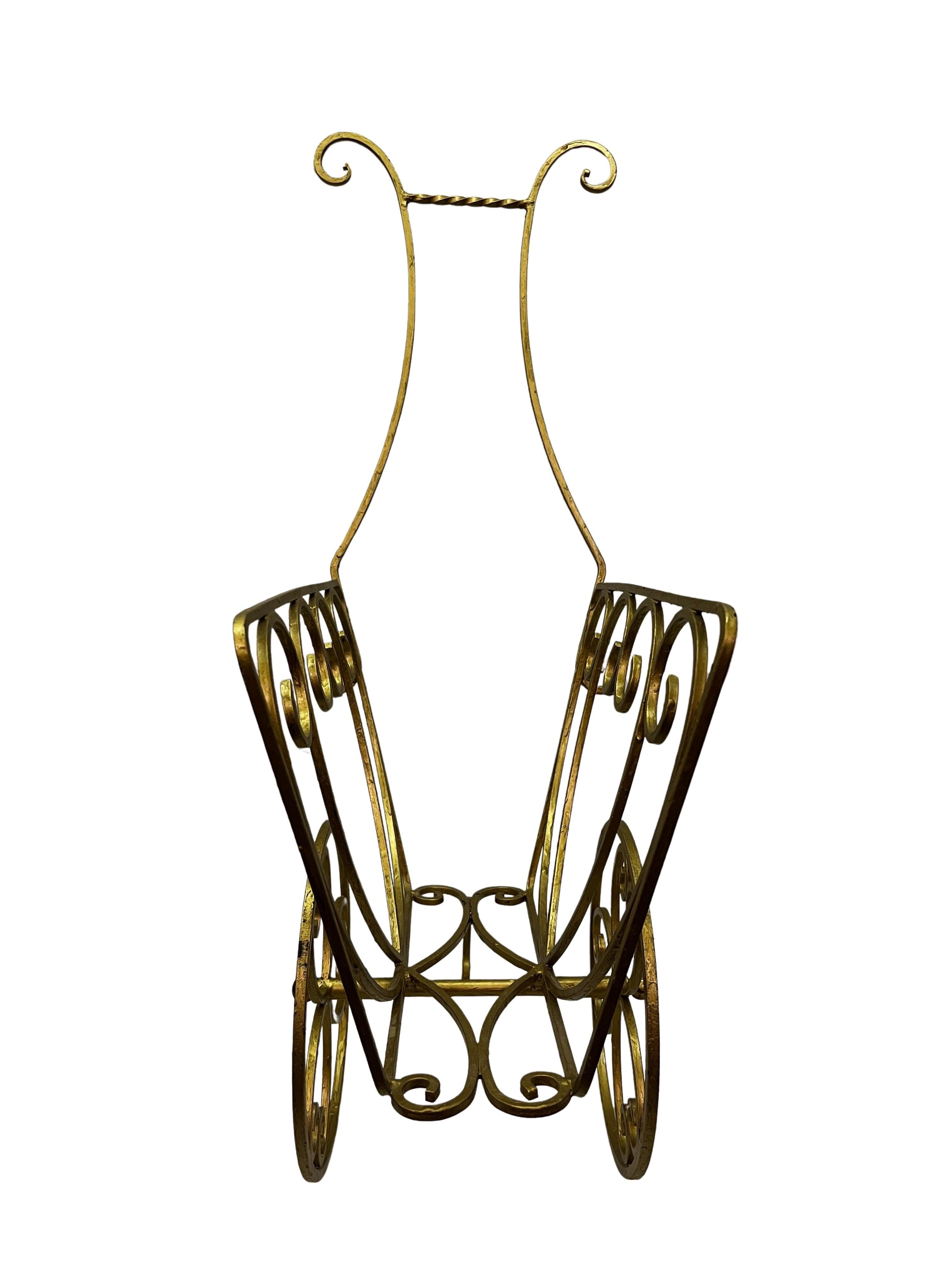 Charmanter Zeitschriftenständer, auf Rädern, goldfarben, aus den 1950er Jahren, Deutschland (Moderne der Mitte des Jahrhunderts) im Angebot