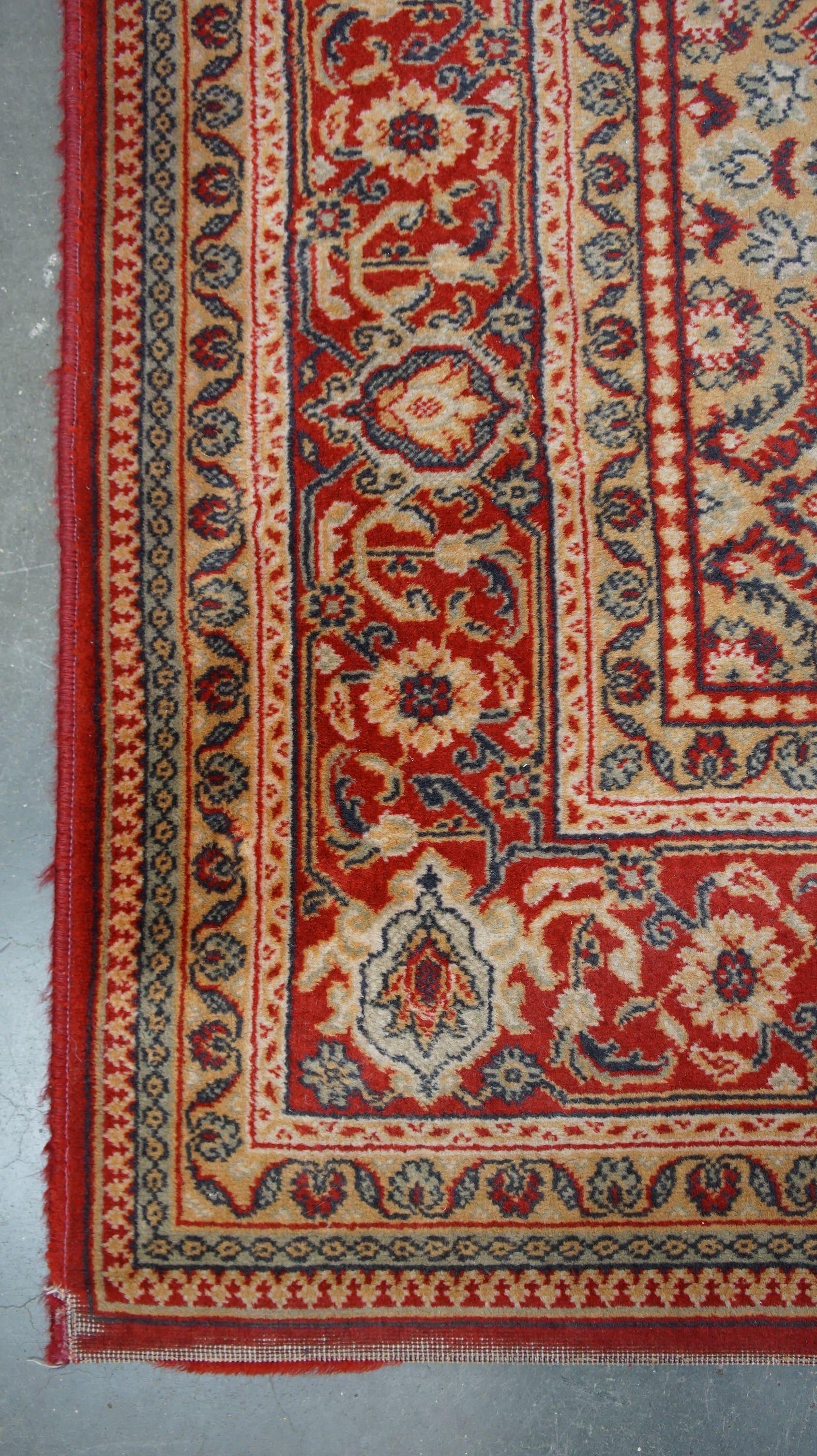 Encantadora alfombra de estilo oriental principalmente roja con bonitos dibujos 301x199cm Hecho a mano en venta