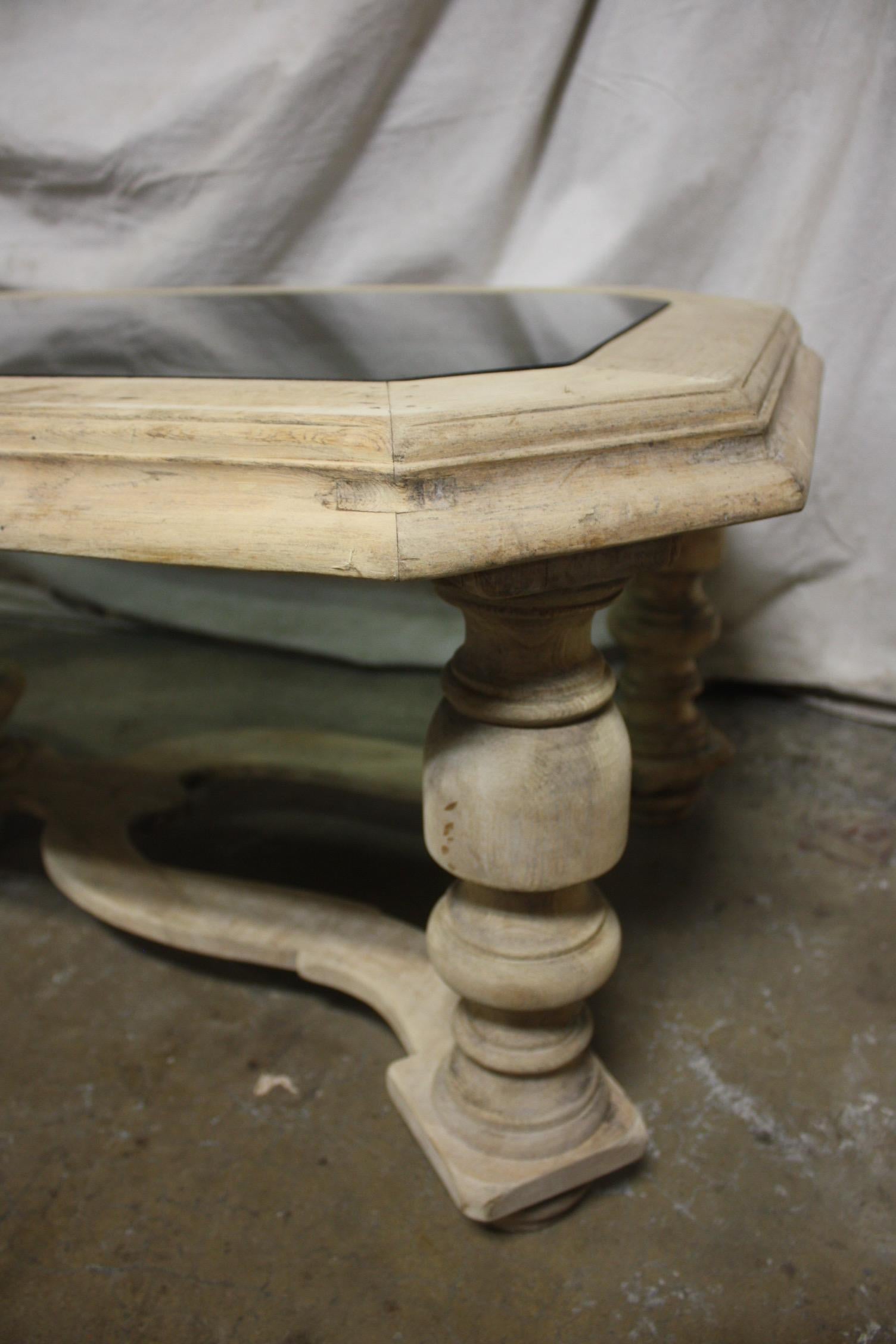 Charming Mid-20th Century French Table For Sale 5