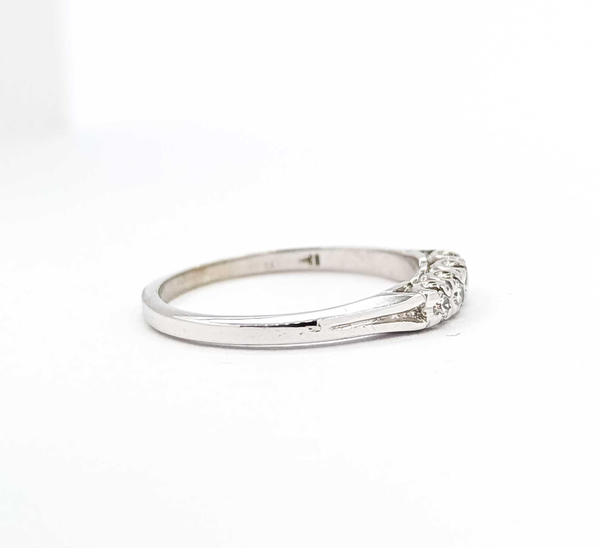 Whiting fascia di diamanti di metà secolo in oro bianco 18 carati in vendita 2