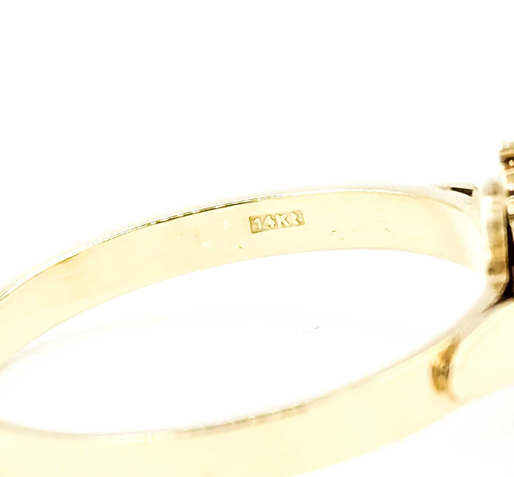 Affascinante anello a grappolo floreale di metà secolo con granati piropa in oro giallo 14k in vendita 1