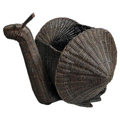 Encantadora cesta de caracol francesa de mimbre de mediados de siglo, c. 1960