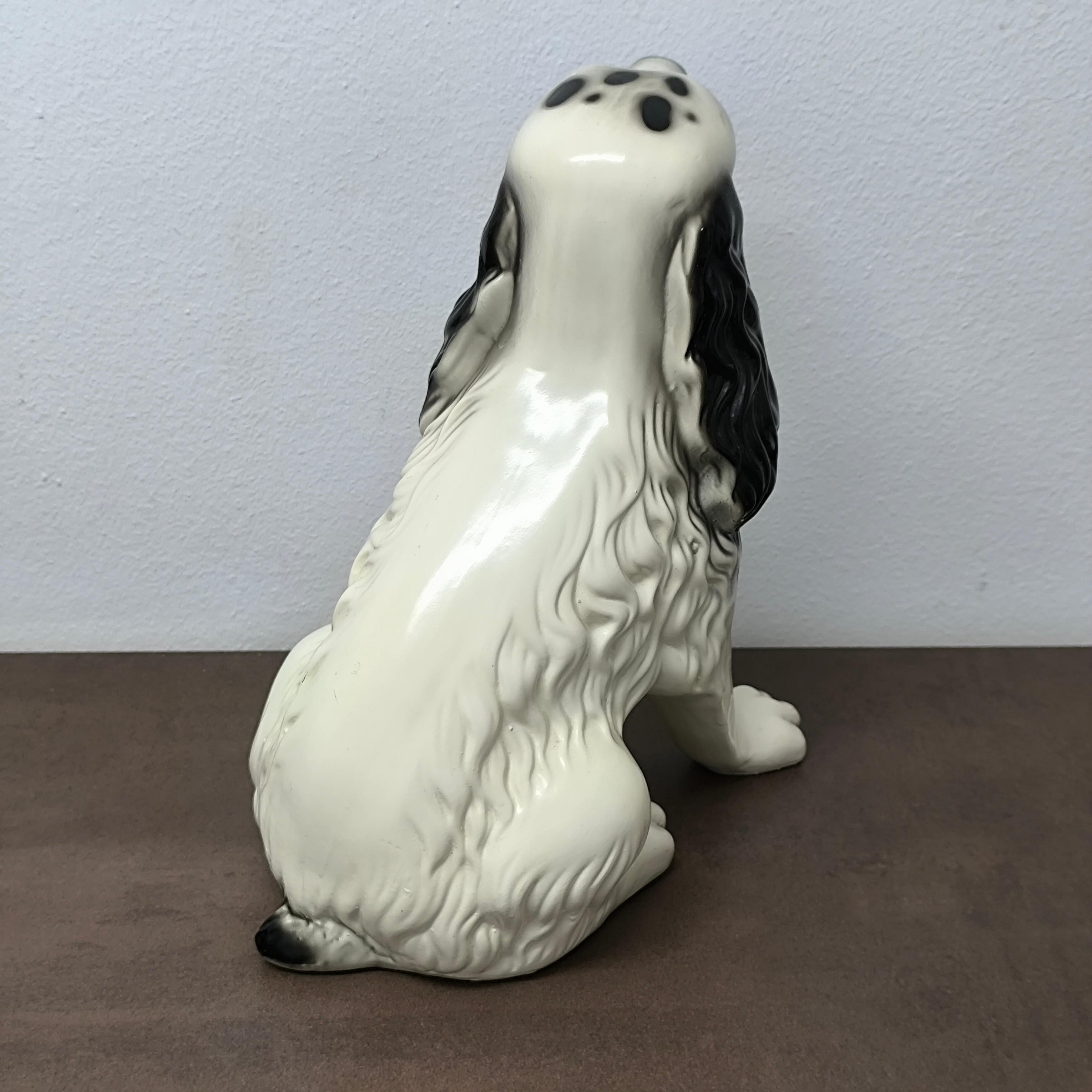Affascinante statuetta di cane Spaniel in porcellana del metà del secolo con occhi espressivi In condizioni ottime in vendita a Bochum, NRW