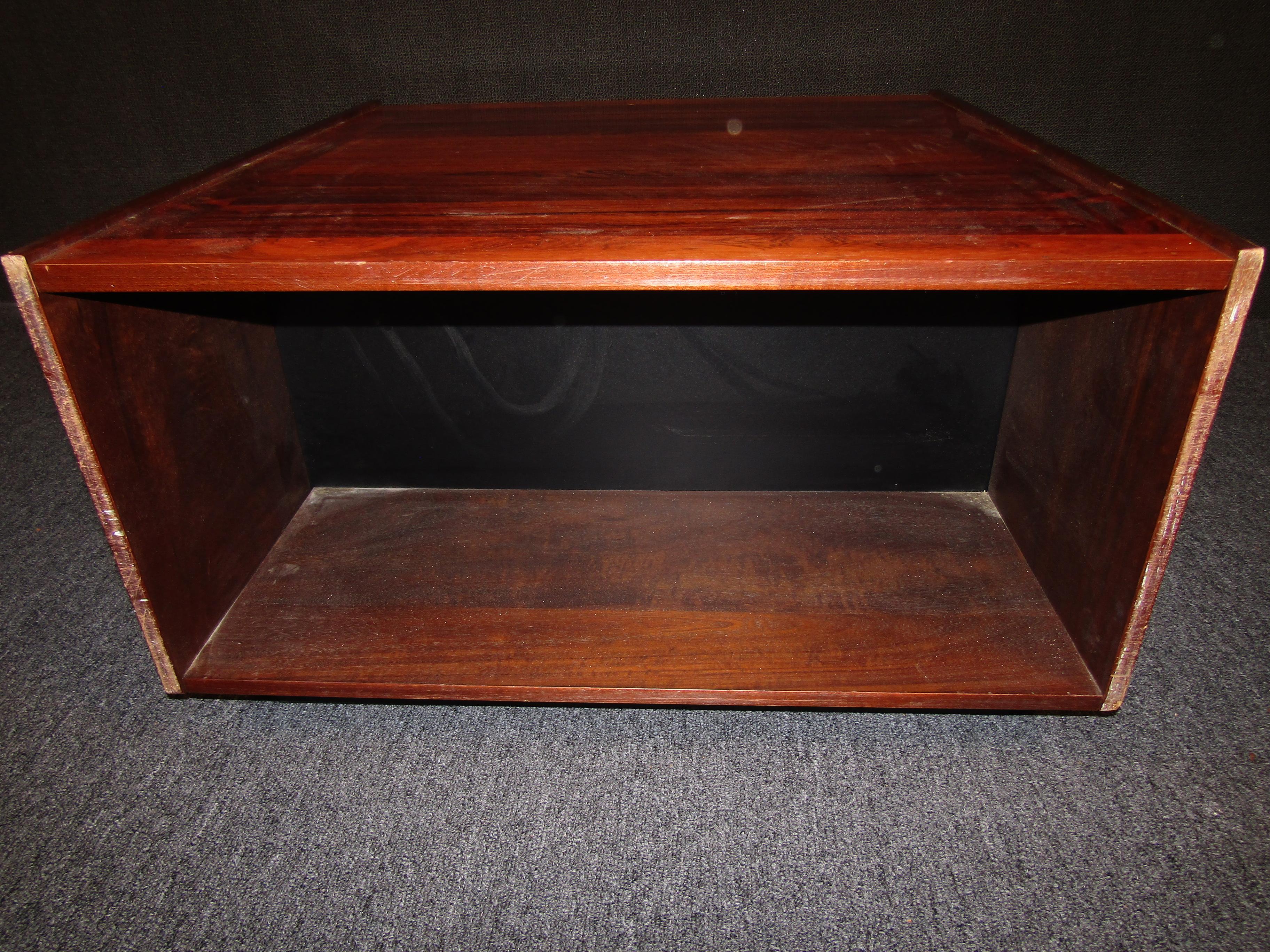 Charming Midcentury Rosewood Coffee Table For Sale 5