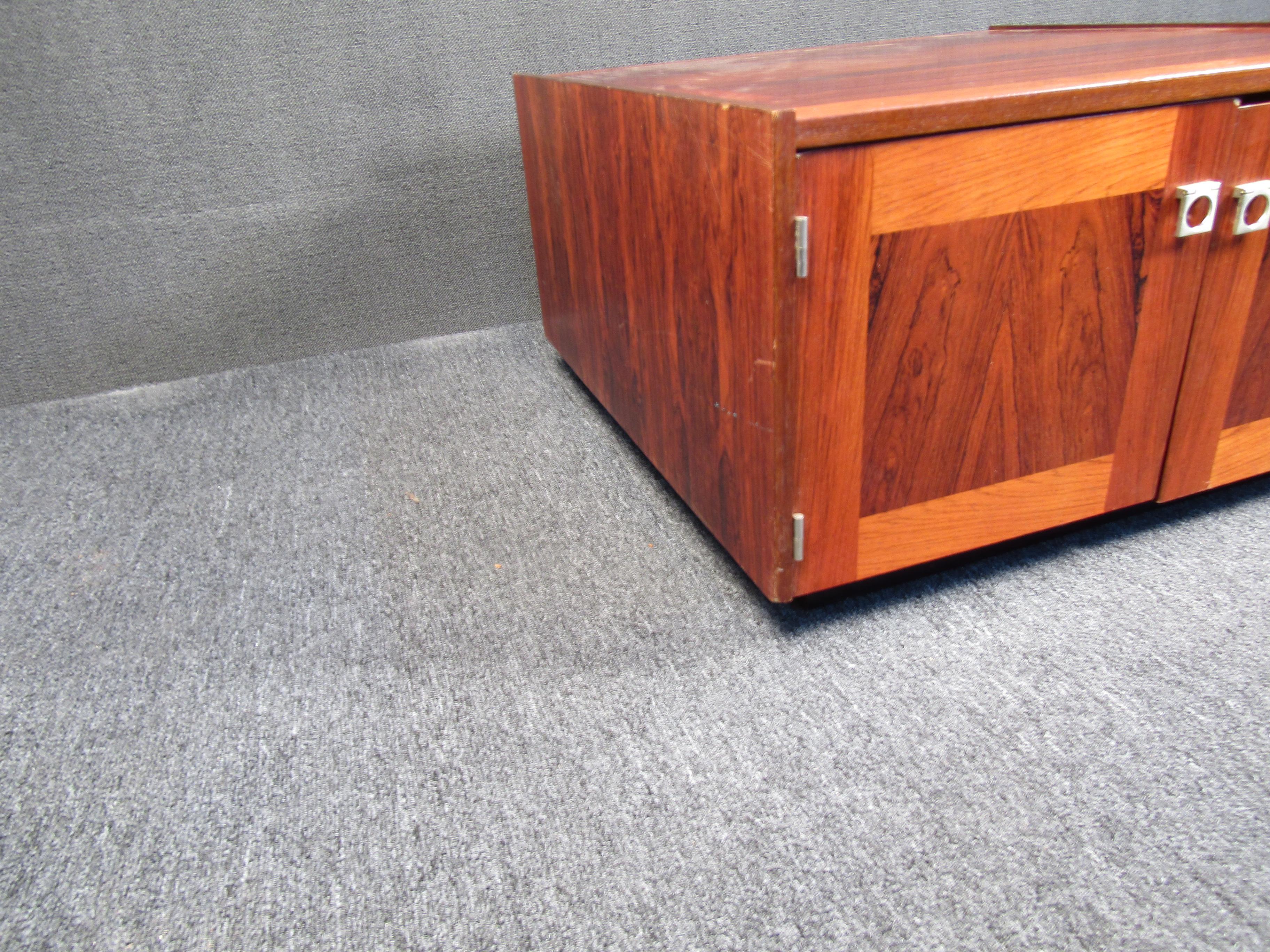 20th Century Charming Midcentury Rosewood Coffee Table For Sale