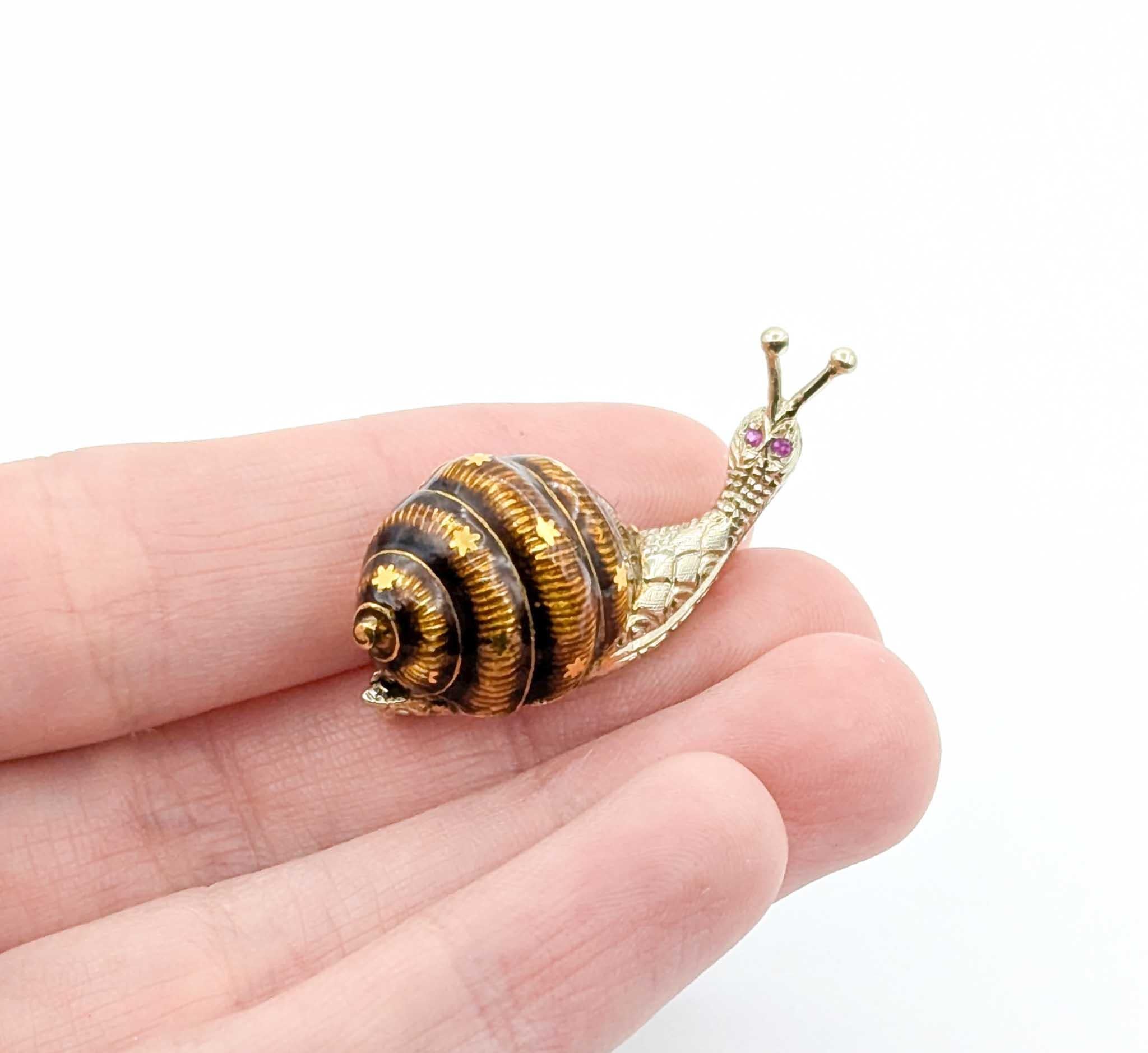 Charming Mid-Century Snail Brooch in 18k White Gold In Excellent Condition For Sale In Bloomington, MN