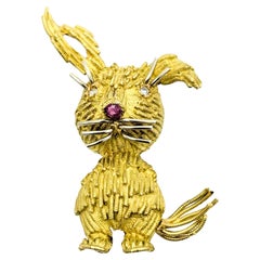 Charming Mid-Century Whimsical Rabbit Brooch in 18k Gold