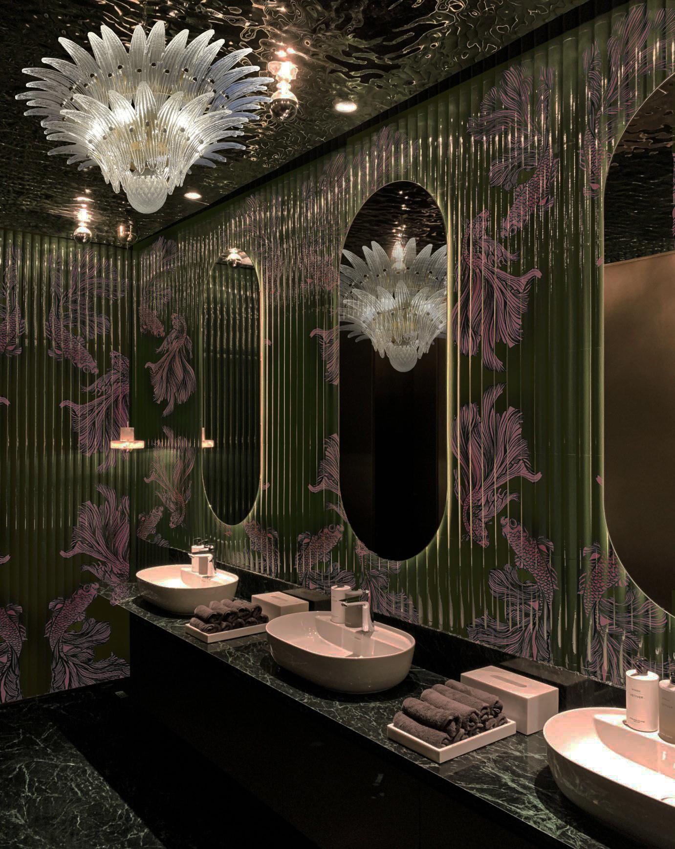Late 20th Century Charming Midcentury Italian Leaves Chandelier, Murano