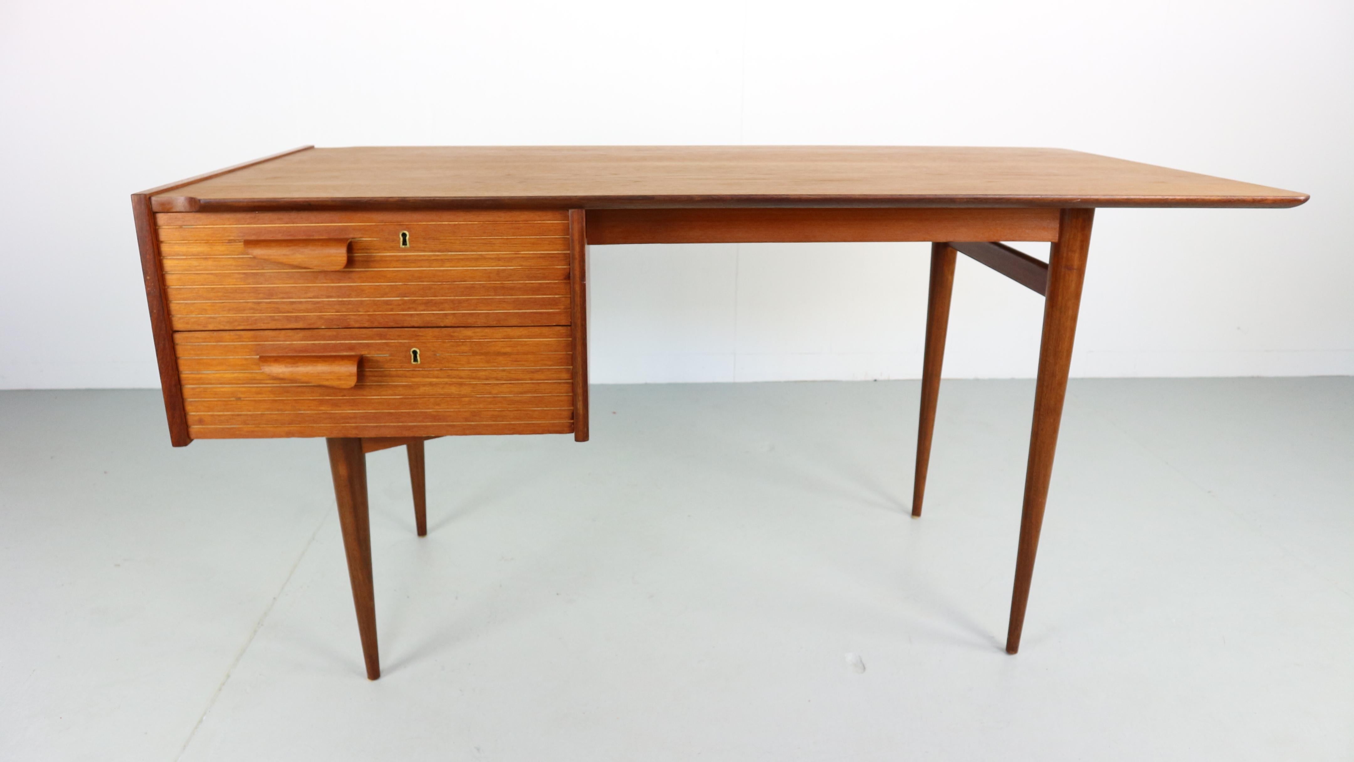 Charming Scandinavian Modern writing-desk, 1950s.
Perfect condition including both original keys.
Minimalistic design, bentwood handles and beautiful grain in the wood.
 