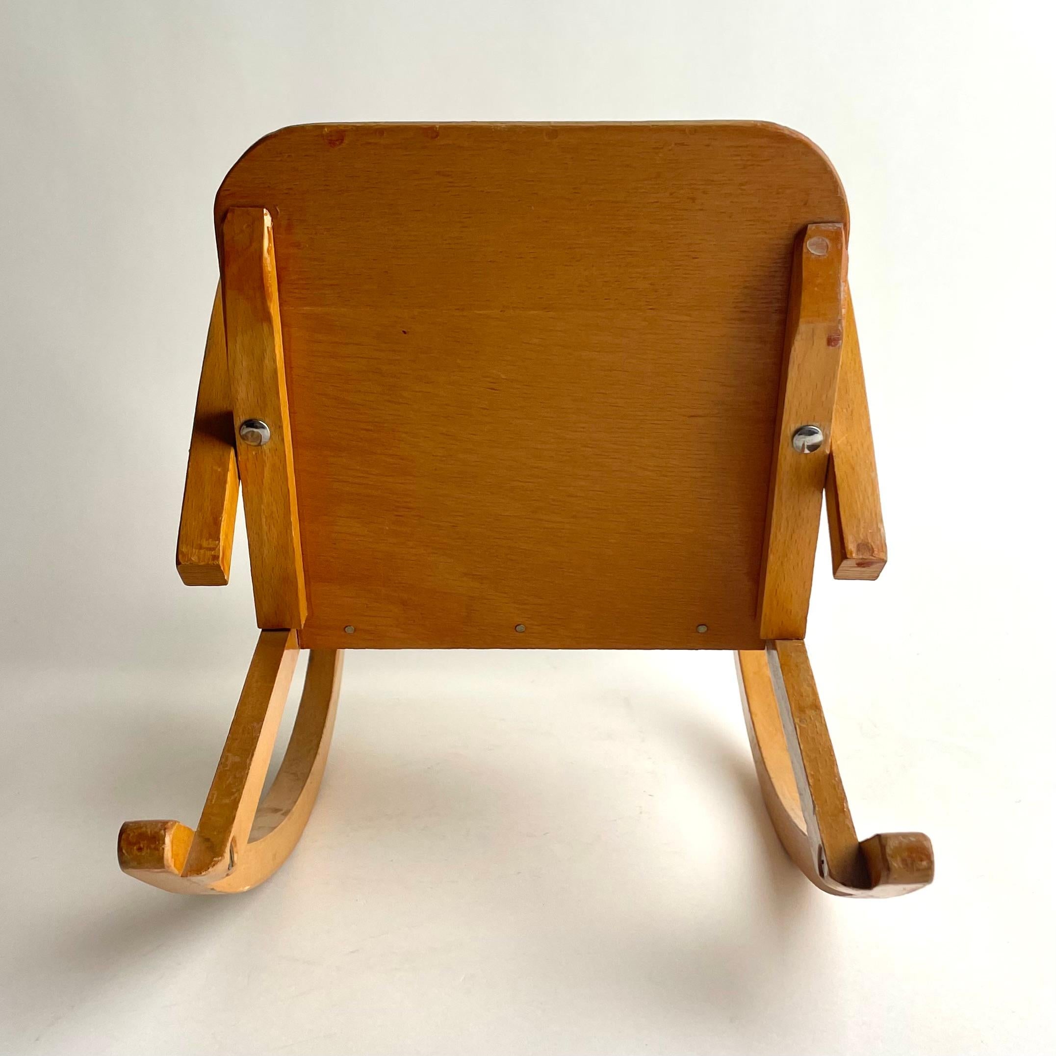 Encantadora mecedora Art Decó en miniatura de haya, estilo Bauhaus, años 30 en venta 1