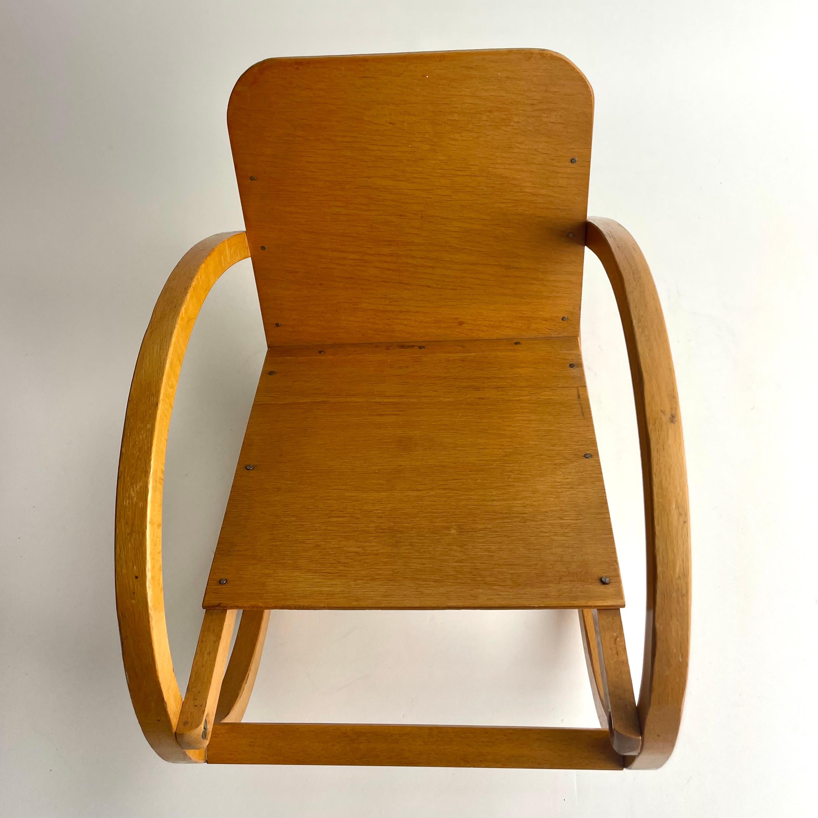 Encantadora mecedora Art Decó en miniatura de haya, estilo Bauhaus, años 30 en venta 3