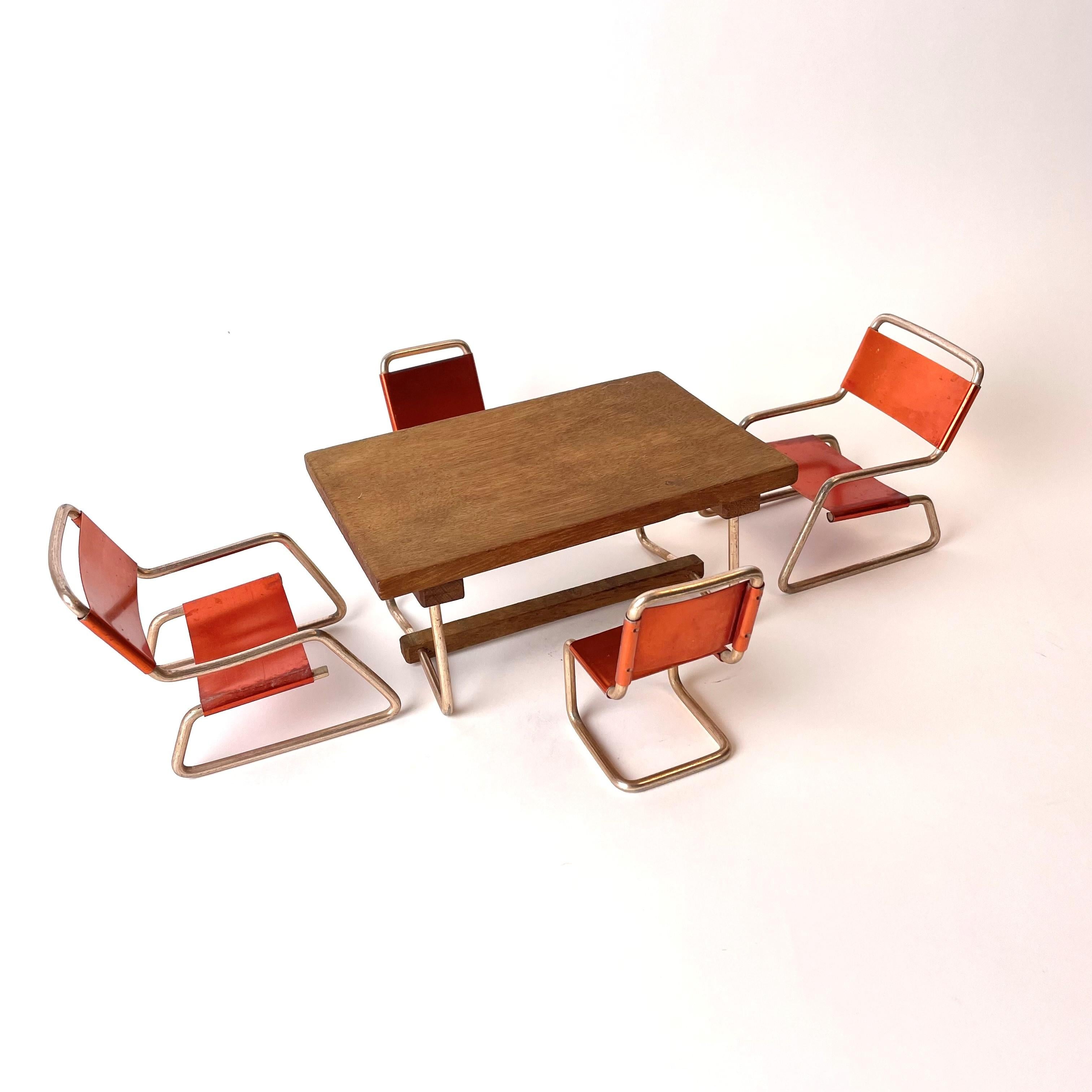Charmante Miniature-Sitzgruppe im Bauhaus-Stil aus den 1930er-1940er Jahren (Europäisch) im Angebot