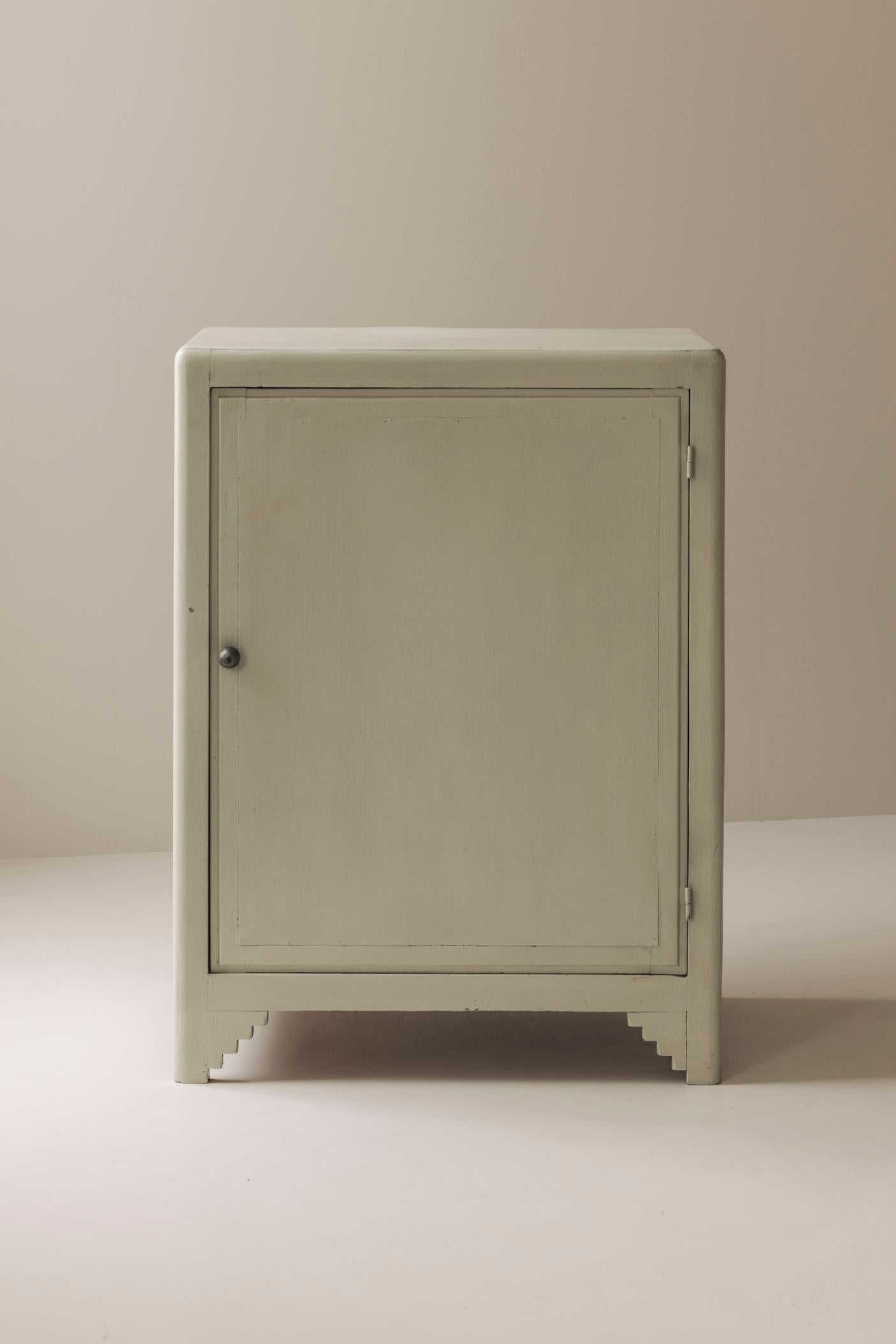Charming Modernist French cabinet from the 1950s In Good Condition For Sale In Antwerp, BE
